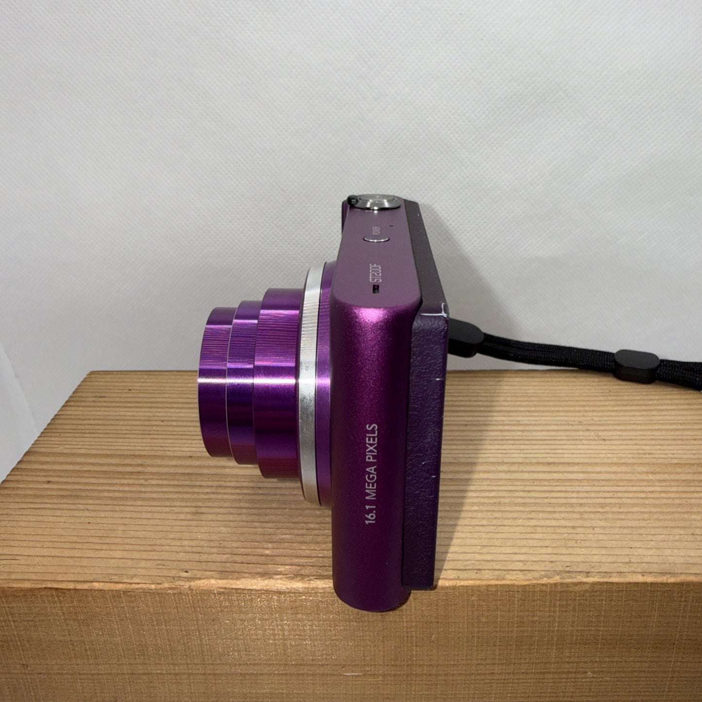Samsung ST200F 16.1MP Digital Camera *Battery flap missing + Charger Battery 2GB