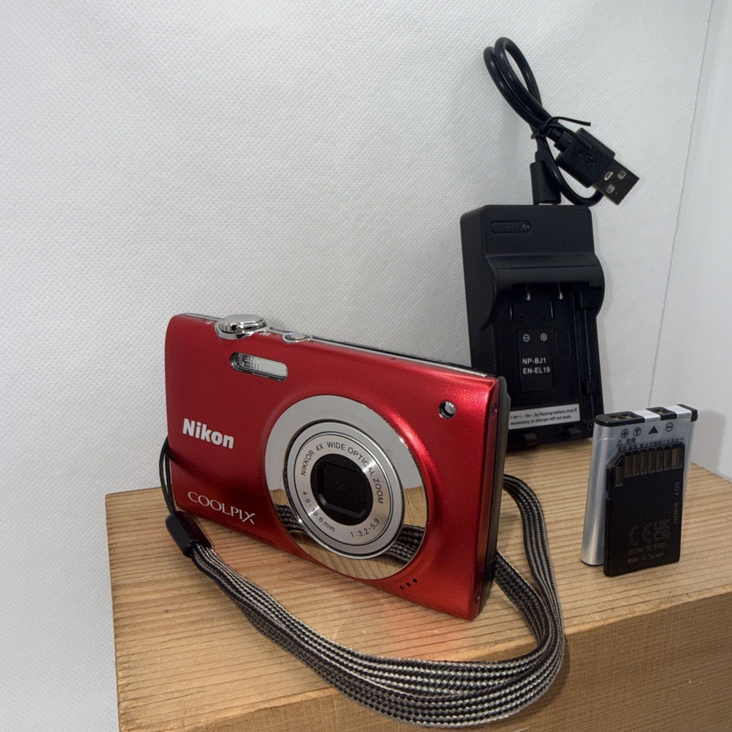 Nikon Coolpix S2550 Digital Camera 12MP Tested + Charger Battery 4GB SD Card