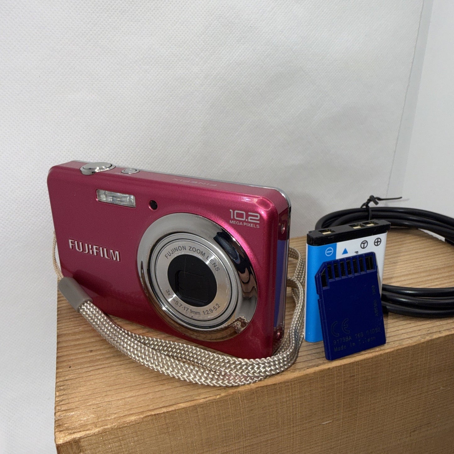 Fujifilm FinePix J J28 10.2MP Pink Digital Camera Working + Charger Battery 16GB