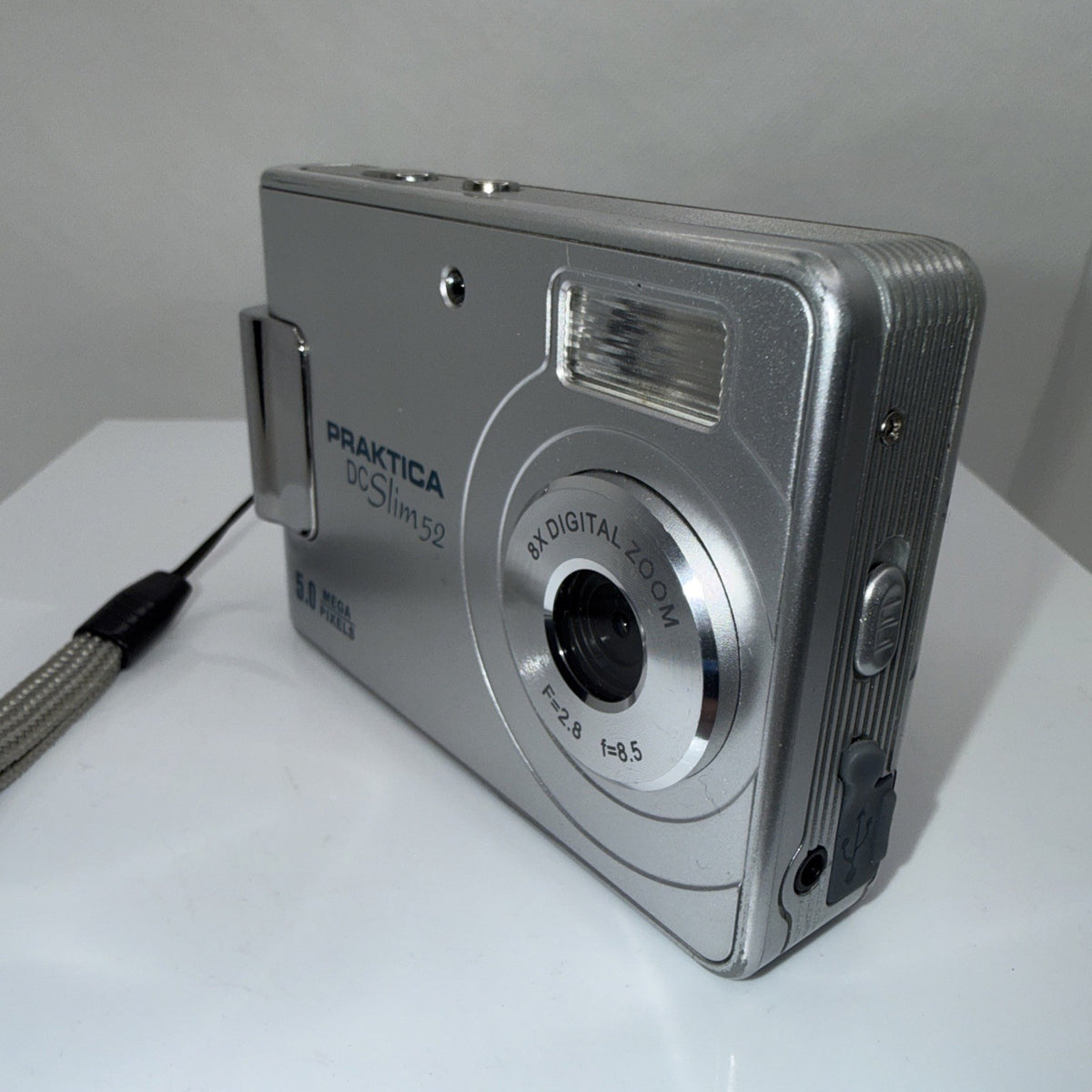 PRAKTICA DC Slim 52 5.lMP Digital Camera Tested + Batteries Charger Case 1GB SD