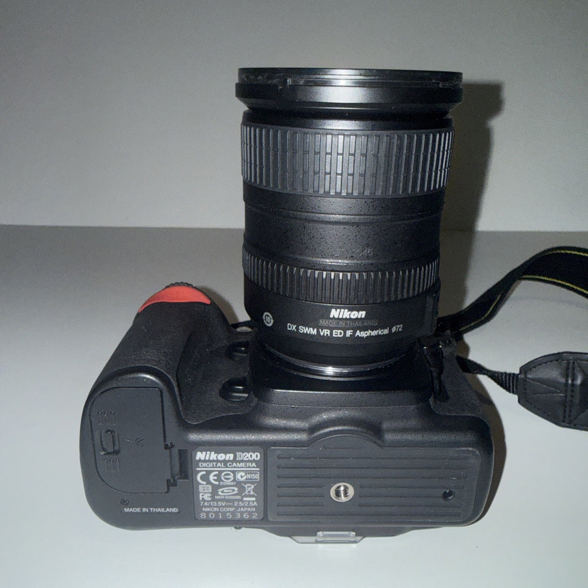 Nikon D200 Camera AF-S DX VR Zoom-Nikkor 18-200mm & Nikkor AF-S 18-70mm - Bundle