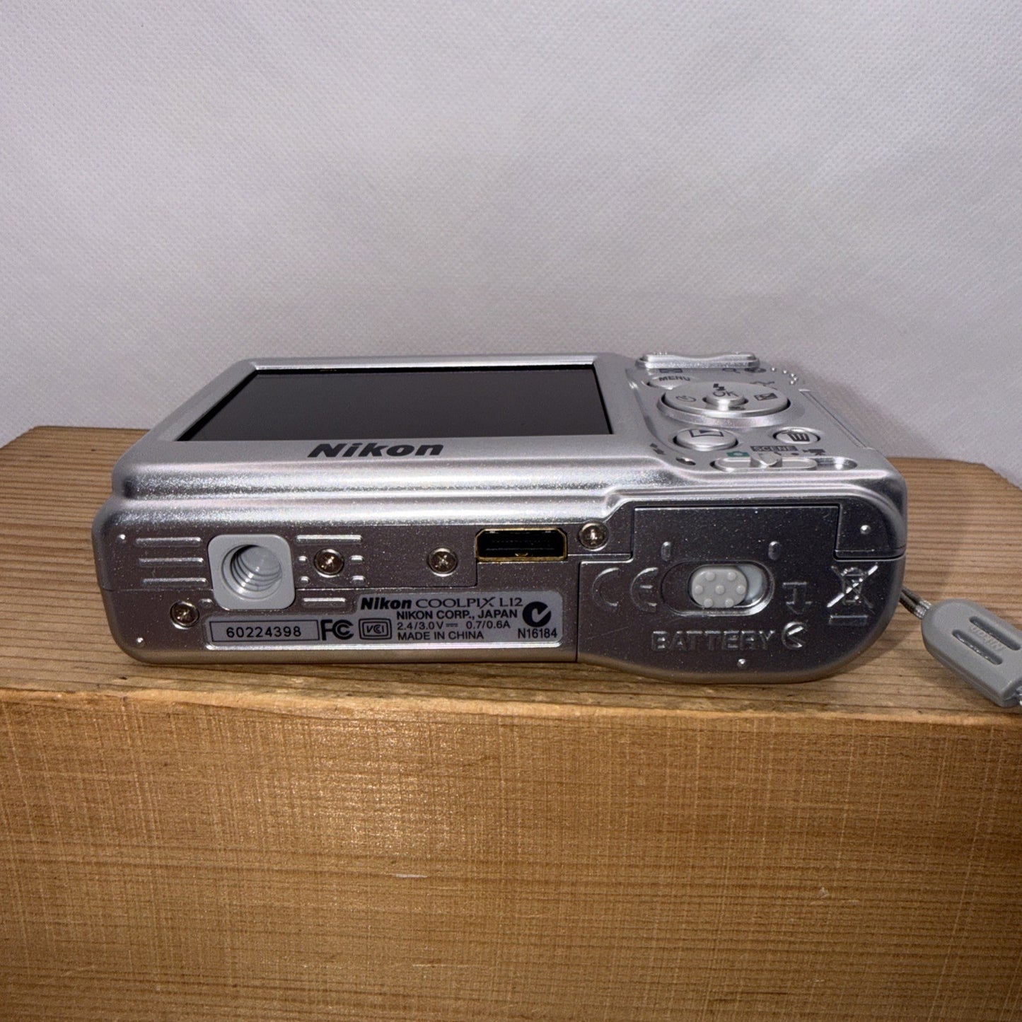 Nikon Digital Camera Coolpix L12 7.1MP Tested *Minor Screen Damage* + 4GB SD