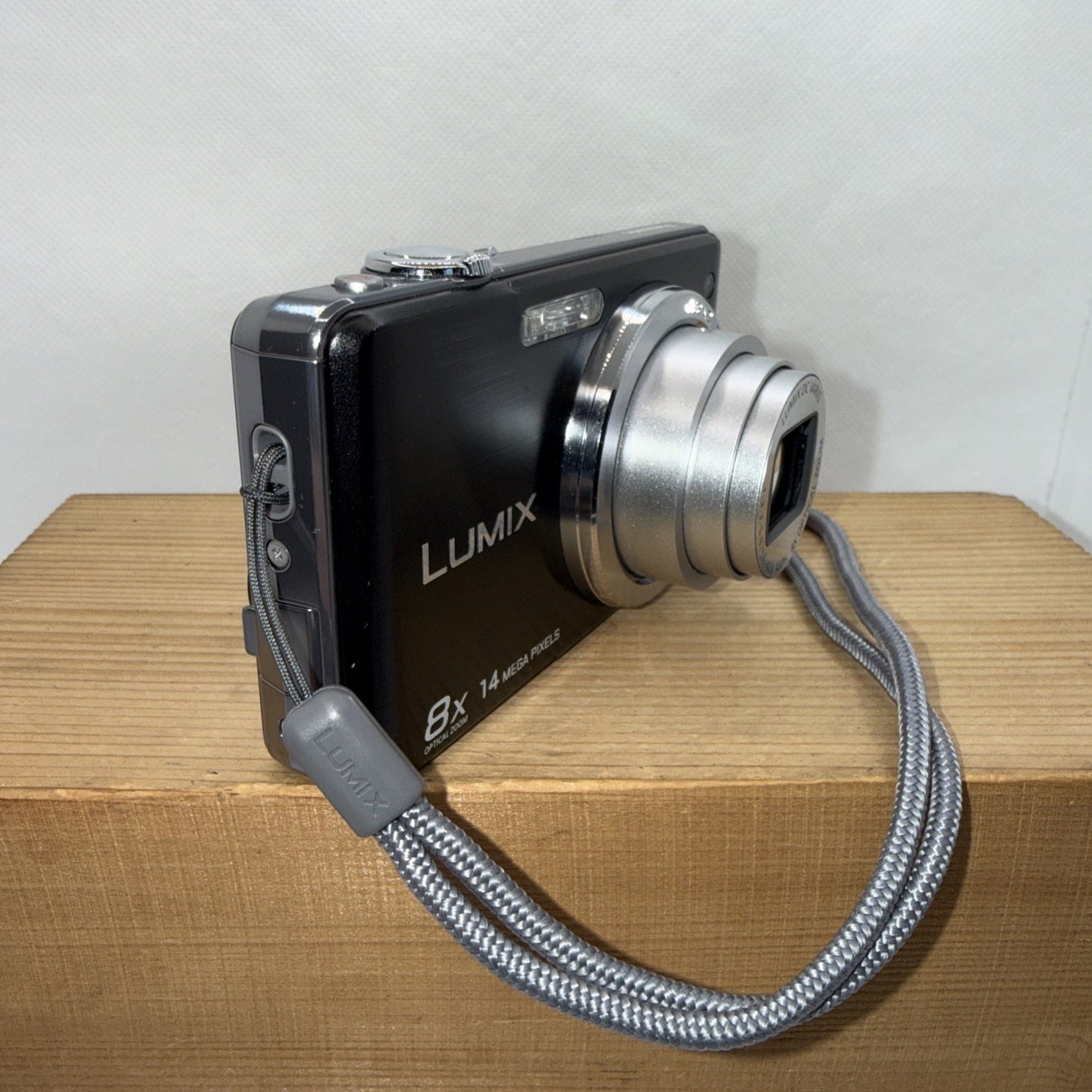 Panasonic LUMIX DMC-FS30 14.1MP Digital Camera 8x Optical Zoom - Tested