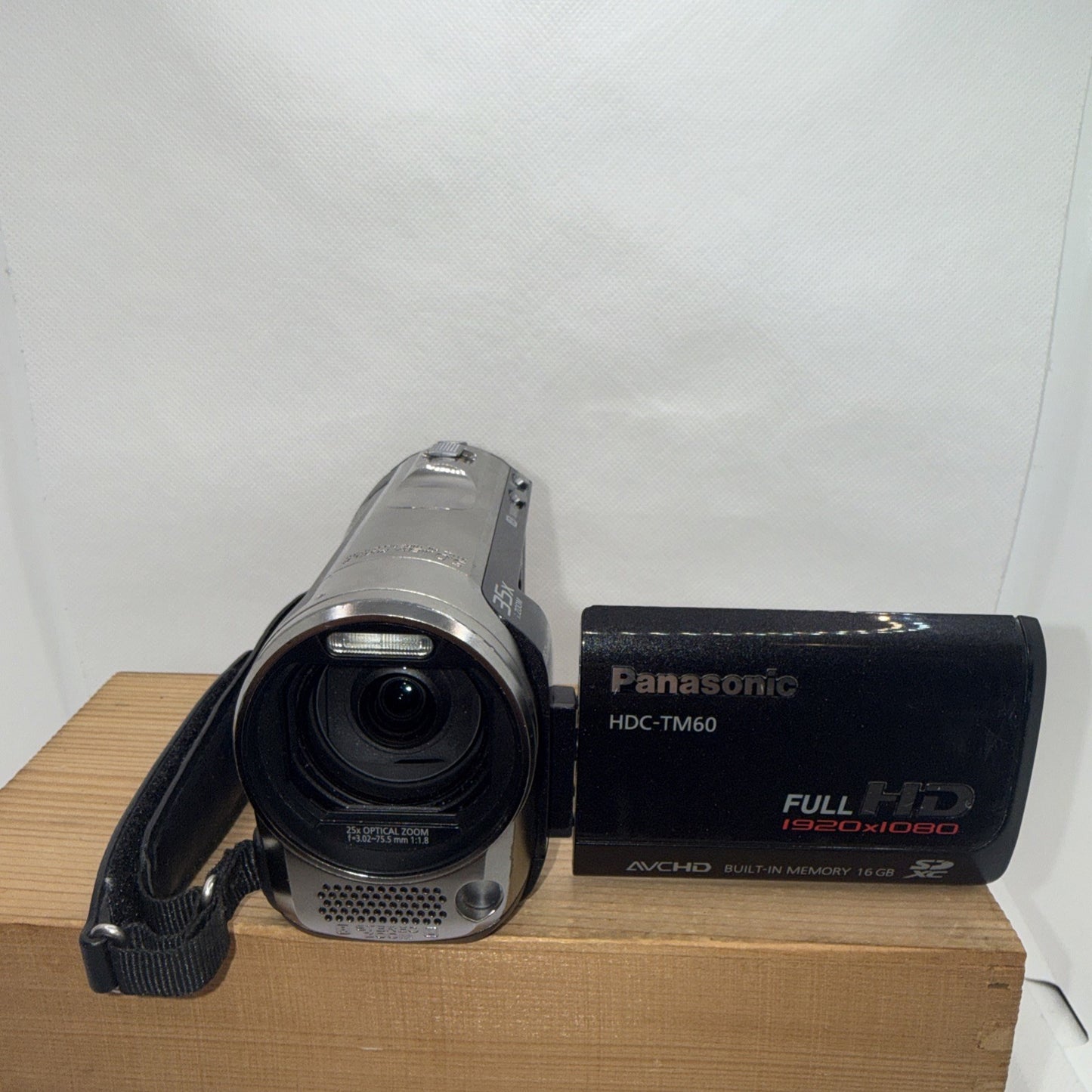 Panasonic HDC-TM60 Full HD 35X Zoom 16GB Tested Working + Charger and Battery