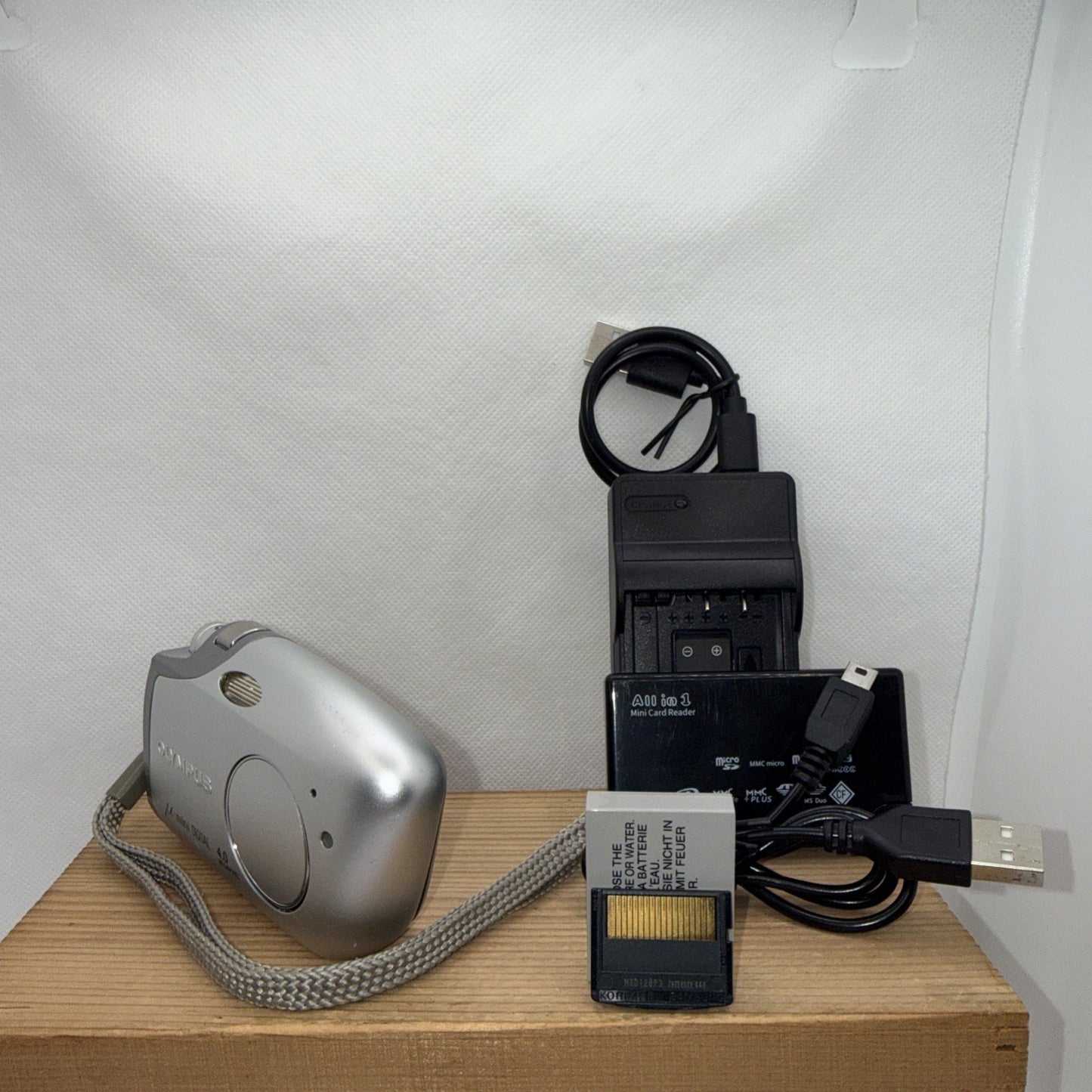 Olympus U Mini 4MP Digital Camera Tested Working + Charger Battery XD Card