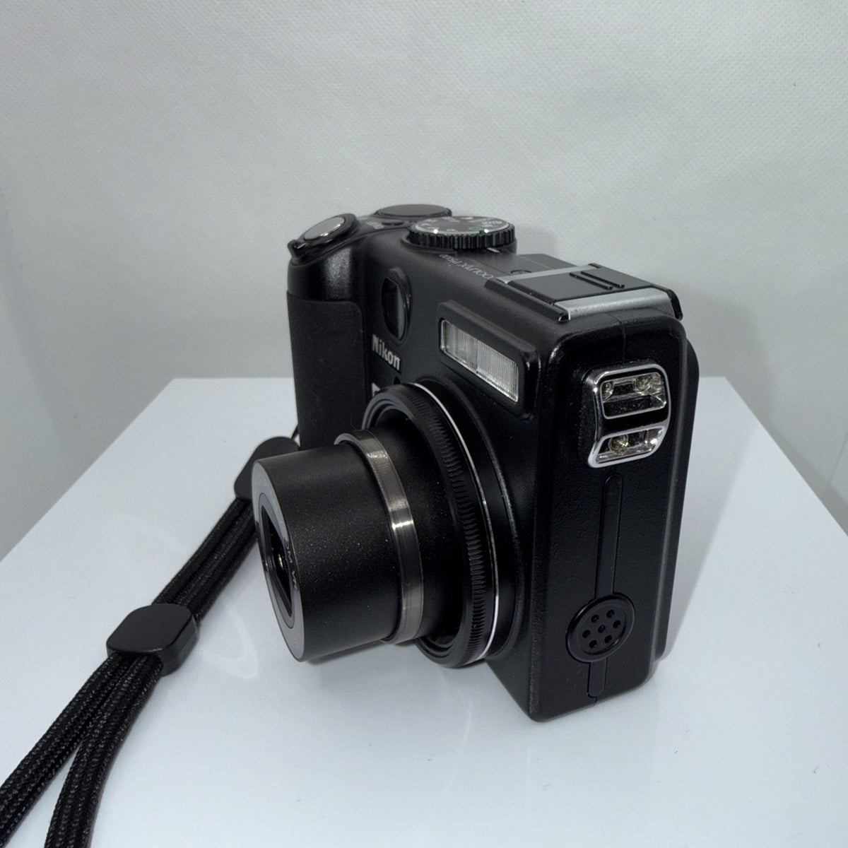 Nikon Coolpix P5100 12.1MP Digital Camera Tested Working + Charger Battery 4GB