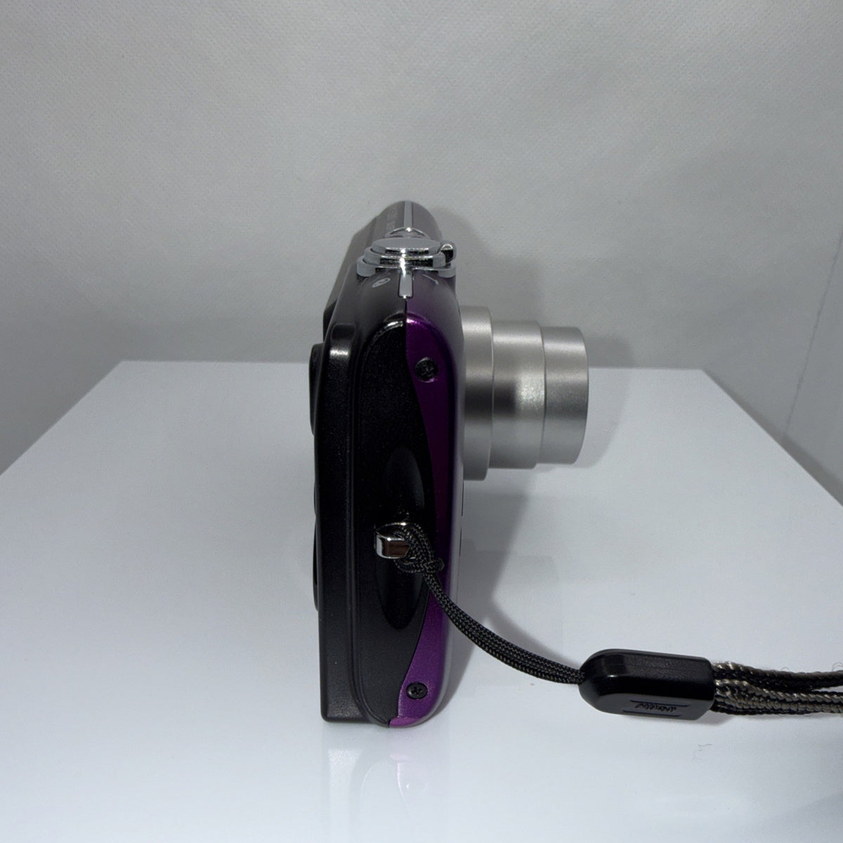 Nikon Coolpix S2800 20.1MP Purple Digital Camera Working + Charger Battery 32GB