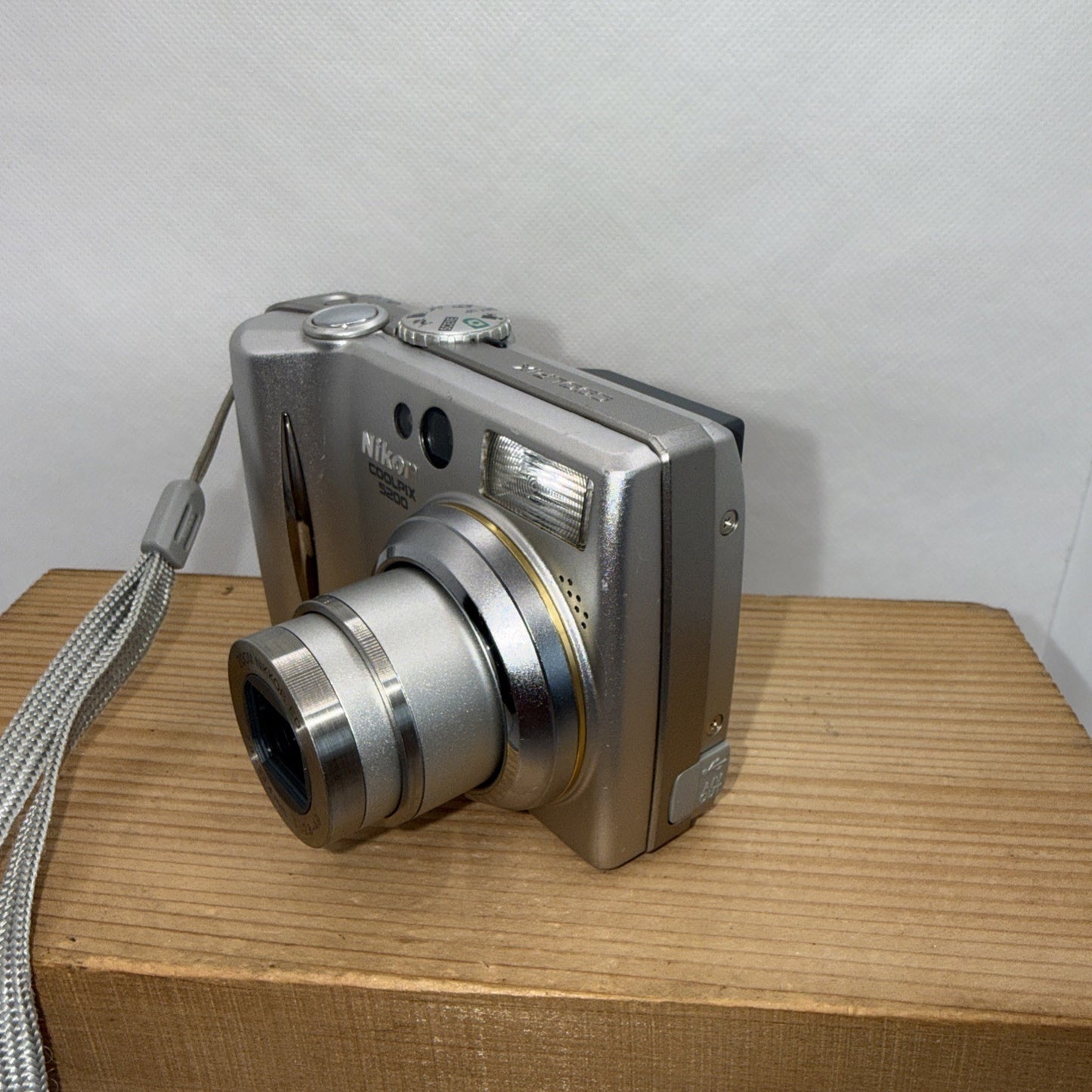 Nikon Digital Camera Coolpix 5200 5.1MP Tested + Charger Battery 2GB SD - Japan