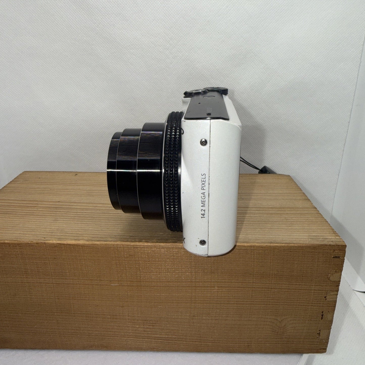 Samsung WB150F 14.2MP Digital Camera Tested *Minor Damage* + Accessories