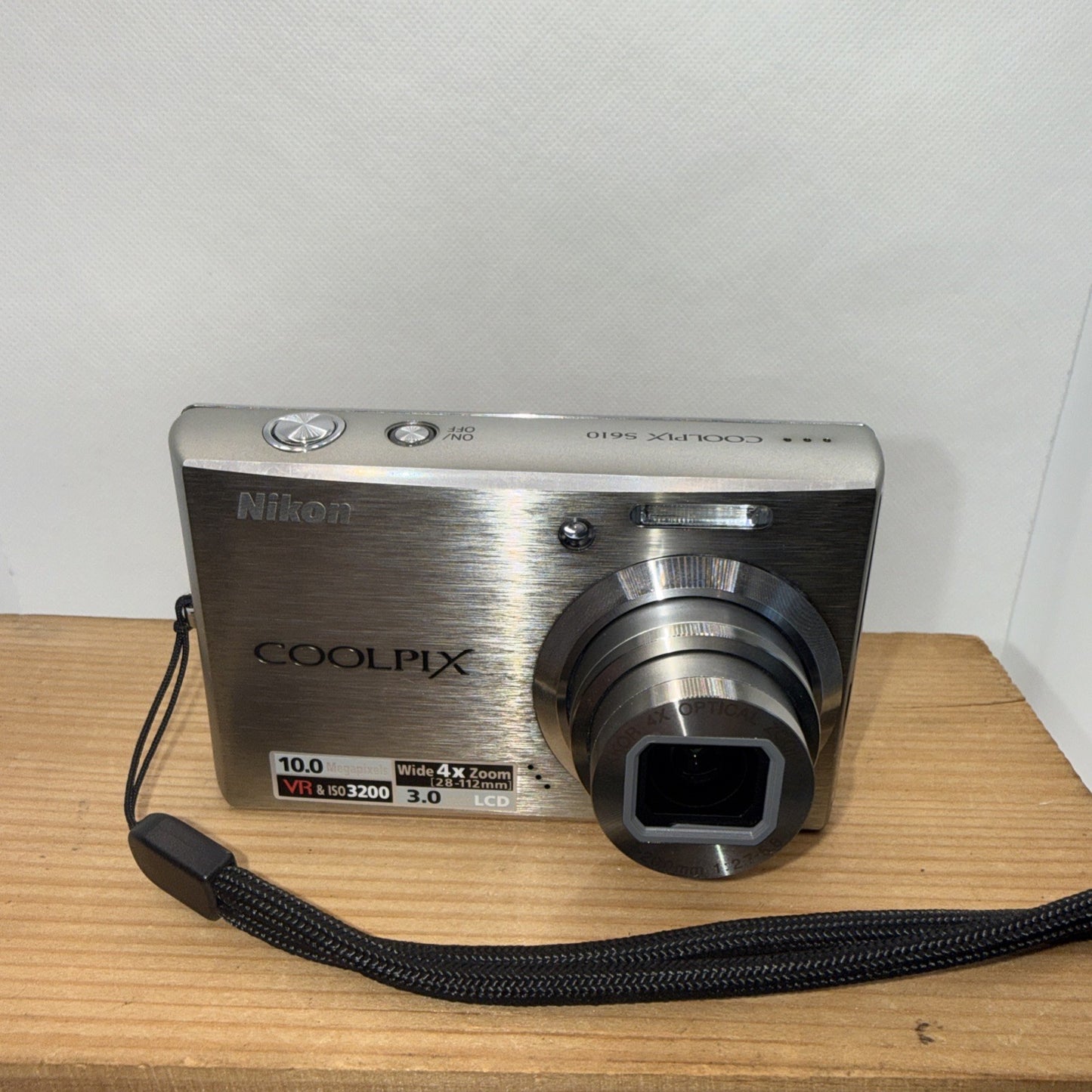 Nikon Coolpix S610 10MP Digital Camera Tested + Charger Battery Case 4GB + Gifts