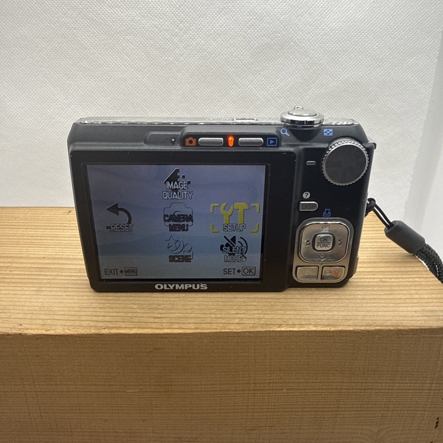 Olympus X-855 8MP Digital Camera Tested + Charger Battery 256MB XD Card & Case