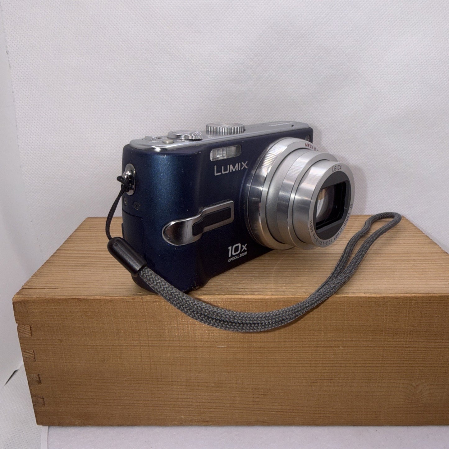 Panasonic LUMIX DMC-TZ3 7.2MP Digital Camera Tested + Charger Battery 4GB SD