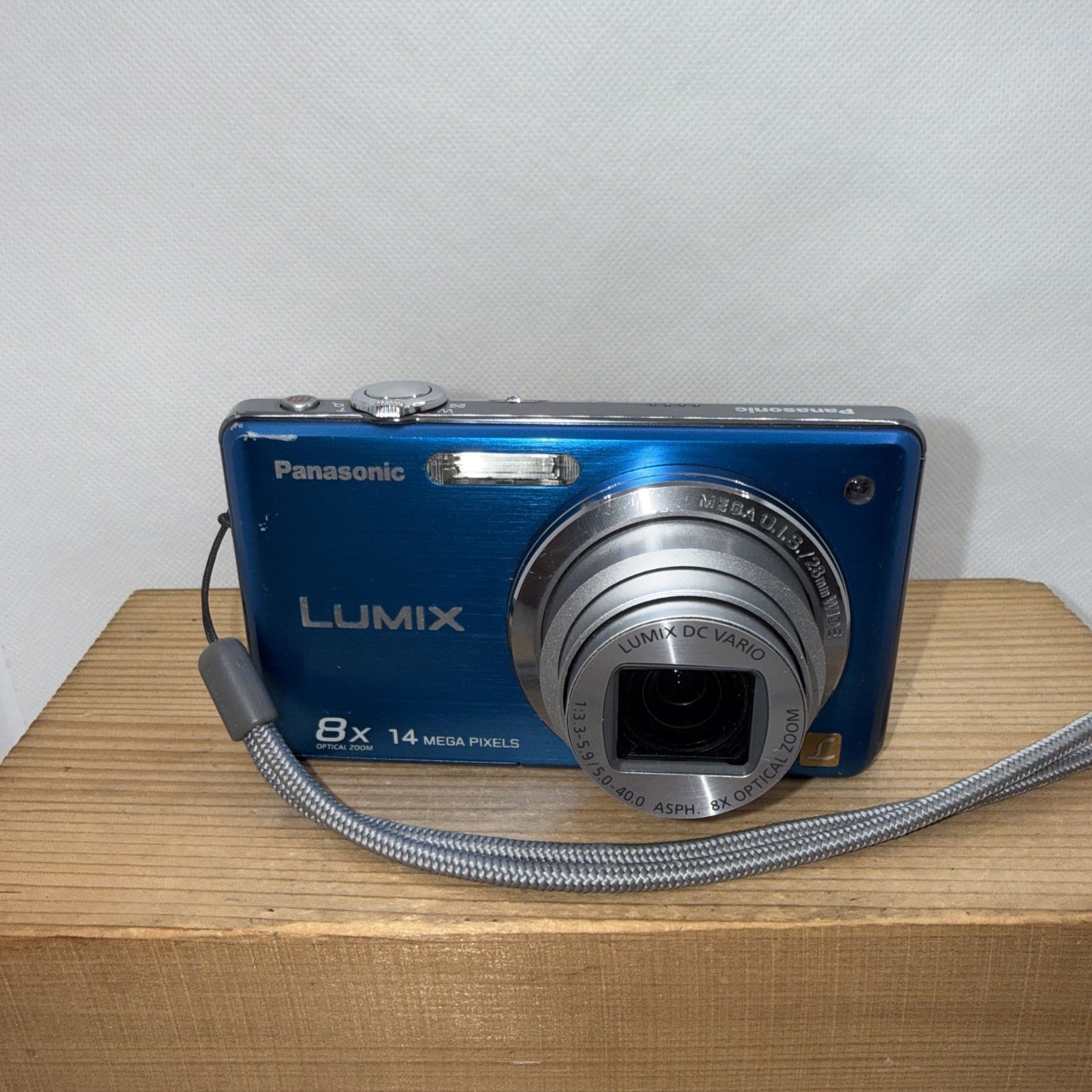 Panasonic LUMIX DMC-FS30 14.1MP Digital Camera Tested + Charger Battery 4GB SD