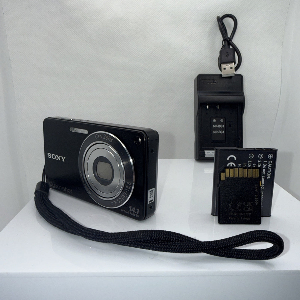 Sony Cybershot DSC-W350 14.1MP Digital Camera, Tested + Charger Battery 4GB VGC
