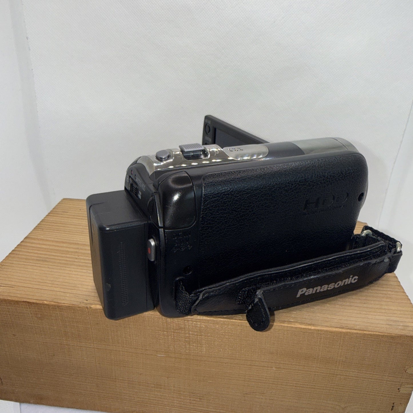 Panasonic SDR-H101 Camcorder 80GB HDD 78x Zoom Video Camera + Charger - Bundle