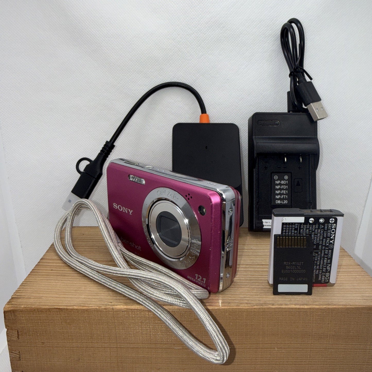 Sony Cybershot DSC-W220 Digital Compact Camera Working w/ 4x Optical Zoom Lens