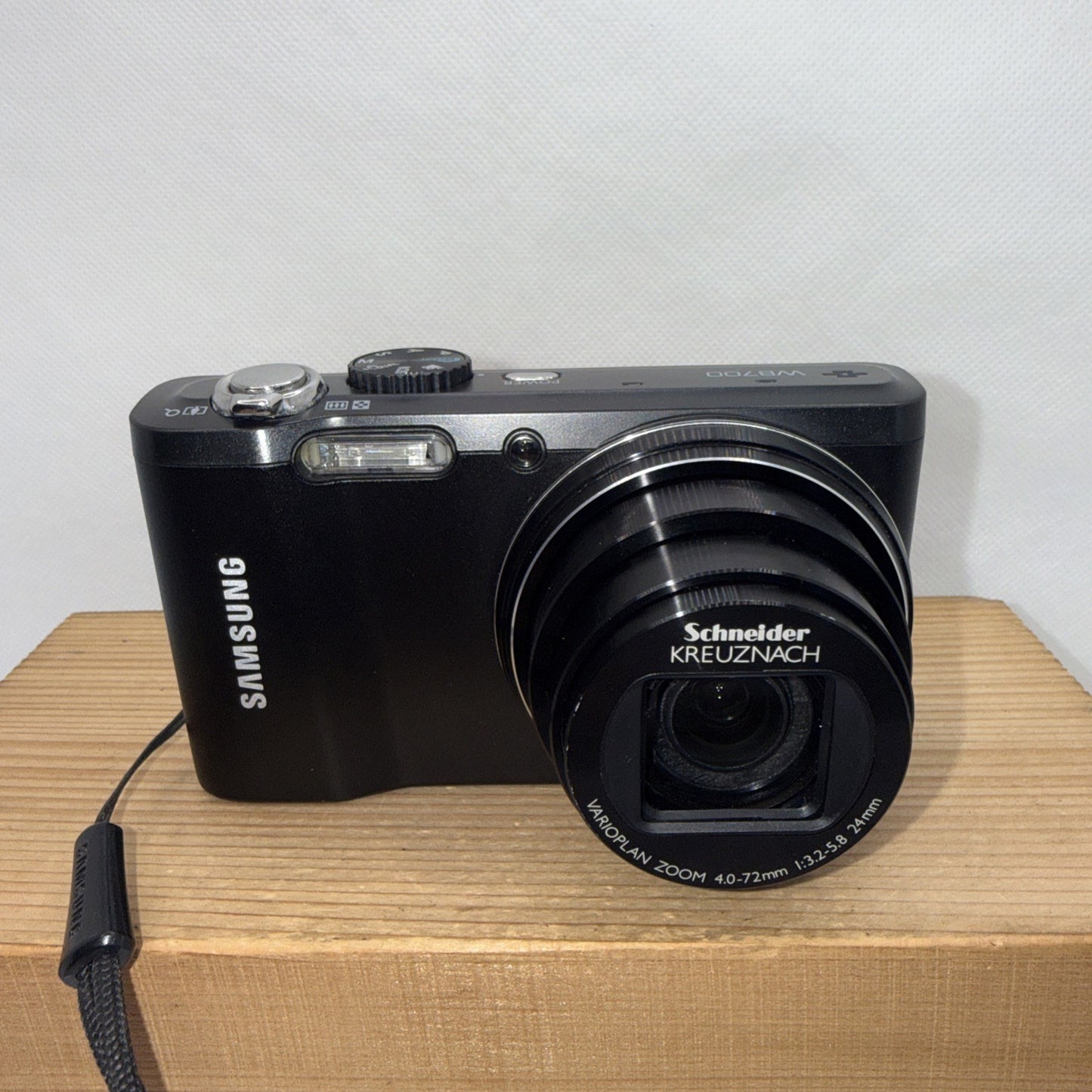 Samsung WB700 14.2MP Digital Camera Tested Working + Charger Battery 4GB SD Case