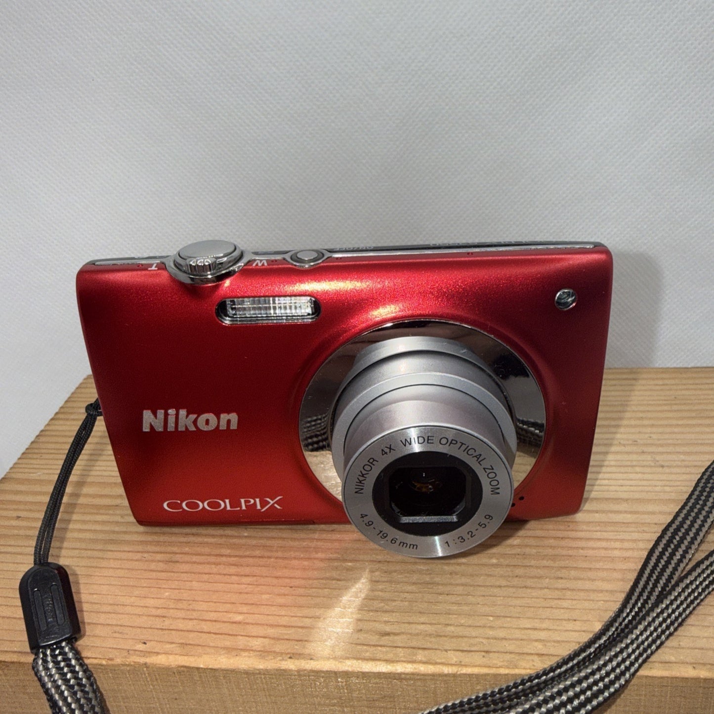 Nikon Coolpix S2550 Digital Camera 12MP Tested + Charger Battery 4GB SD Card