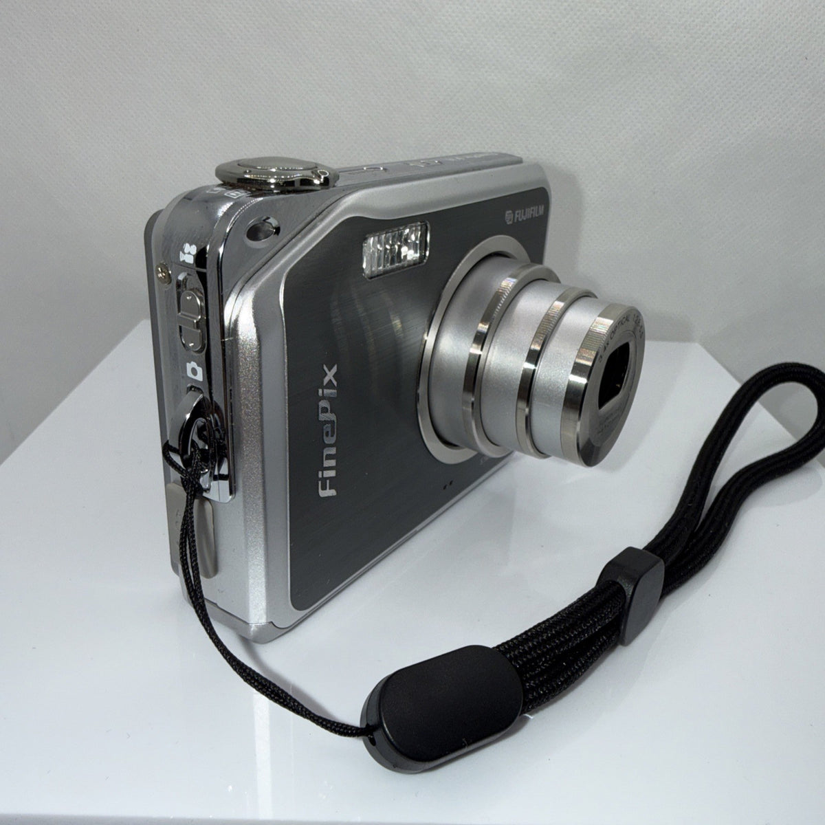Digital Camera Fujifilm FinePix V10 5.1MP Tested Full Kit Excellent Condition