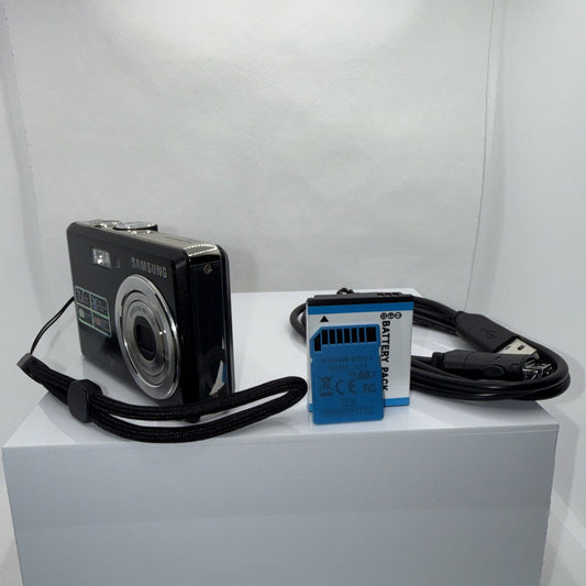 Samsung L735 7.2MP Digital Camera Tested *Minor Screen Issue* + Accessories 4GB