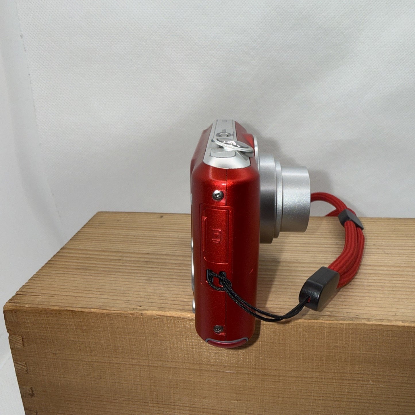 Samsung ES70 12.2MP Digital Camera Red Tested Working  + Charger Battery 4GB SD