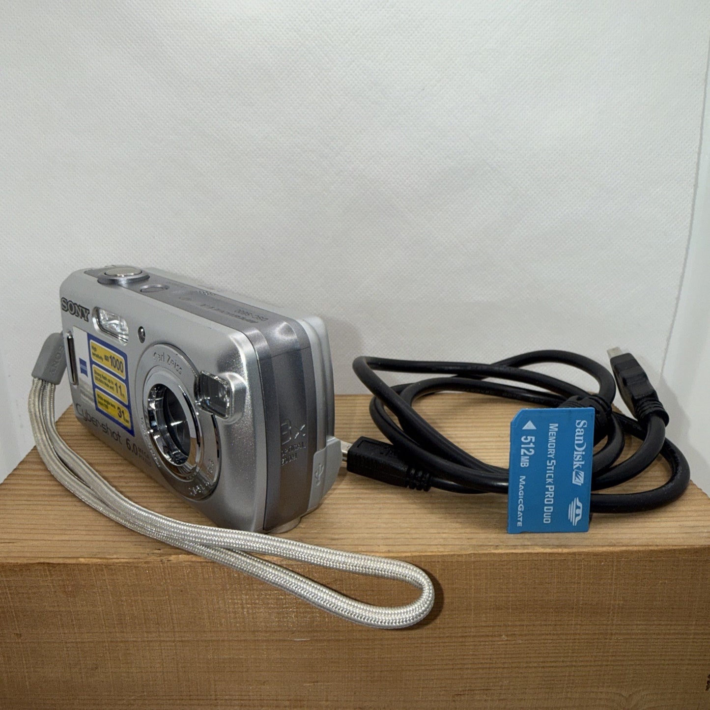 Sony Cybershot DSC-S600 6.0MP Digital Camera Tested (minor battery flap issue)