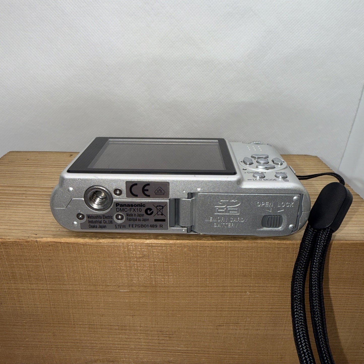 Panasonic Lumix DMC-FX10 6.0MP Digital Camera Tested + Charger Battery 4GB Case