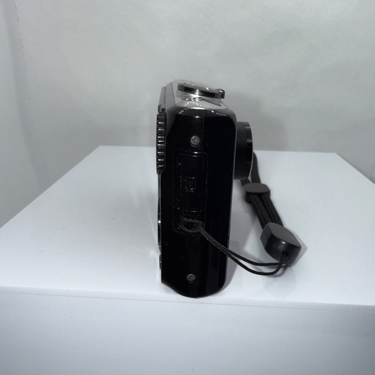 Samsung PL100 12.2MP Selfie Screen Digital Camera Tested + Charger Battery 4GB