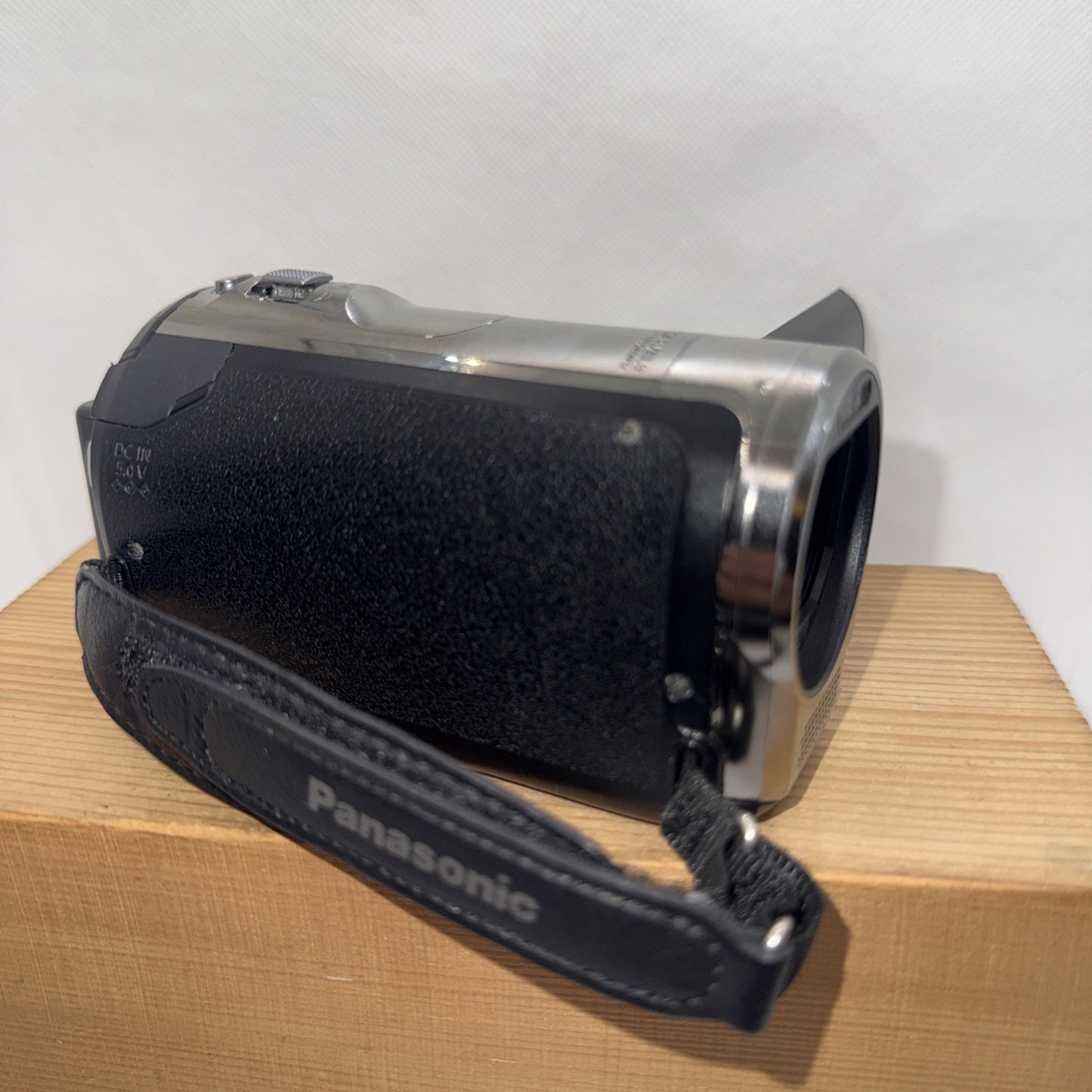 Panasonic HDC-TM60 Full HD 35X Zoom 16GB Tested Working + Charger and Battery
