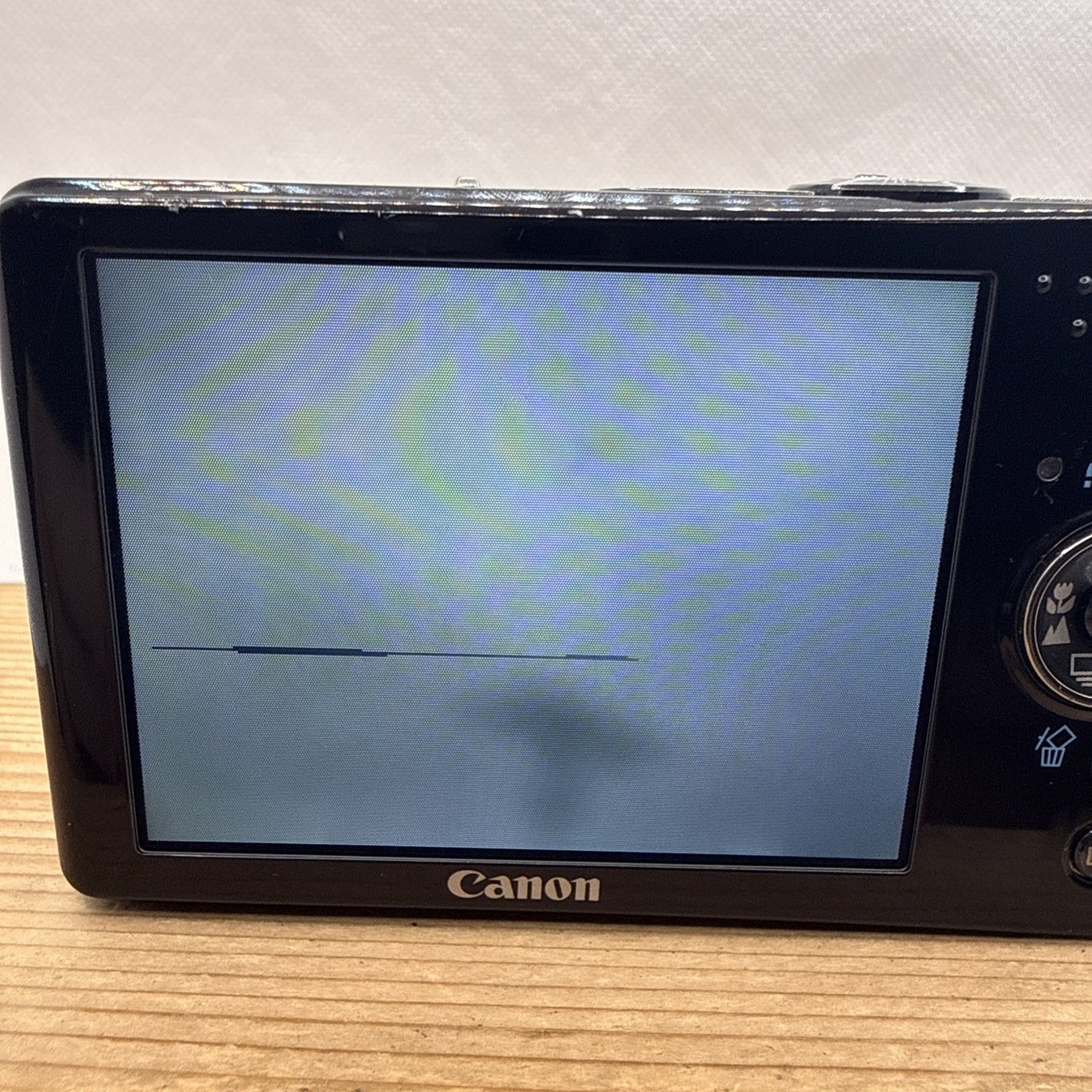 Canon IXUS 75 / SD 750 7.1 MP Digital Camera Tested *Minor screen issue Bundle
