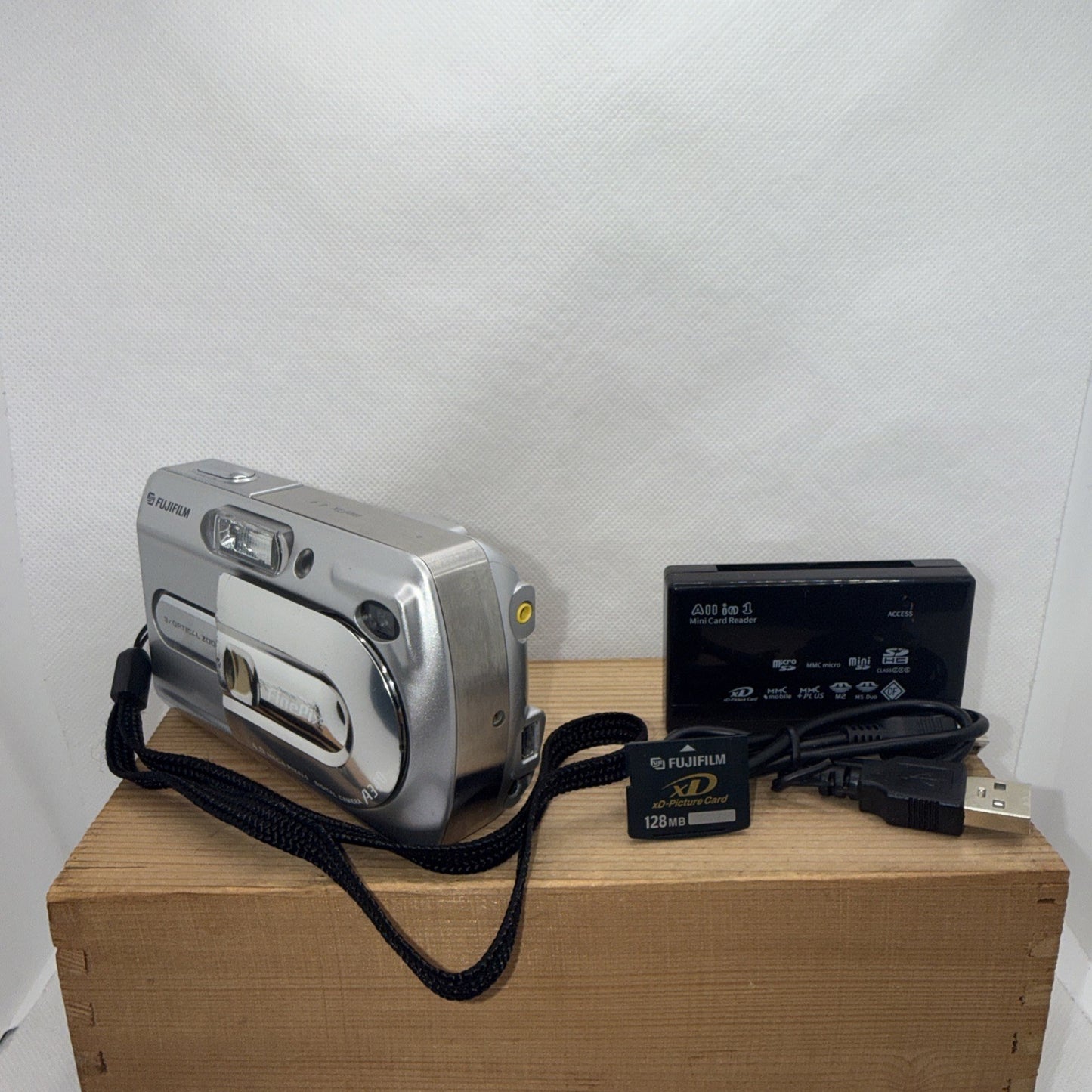 Fujifilm FinePix A340 4.0MP Digital Camera Tested Plus 128MB XD Card Retro Y2K