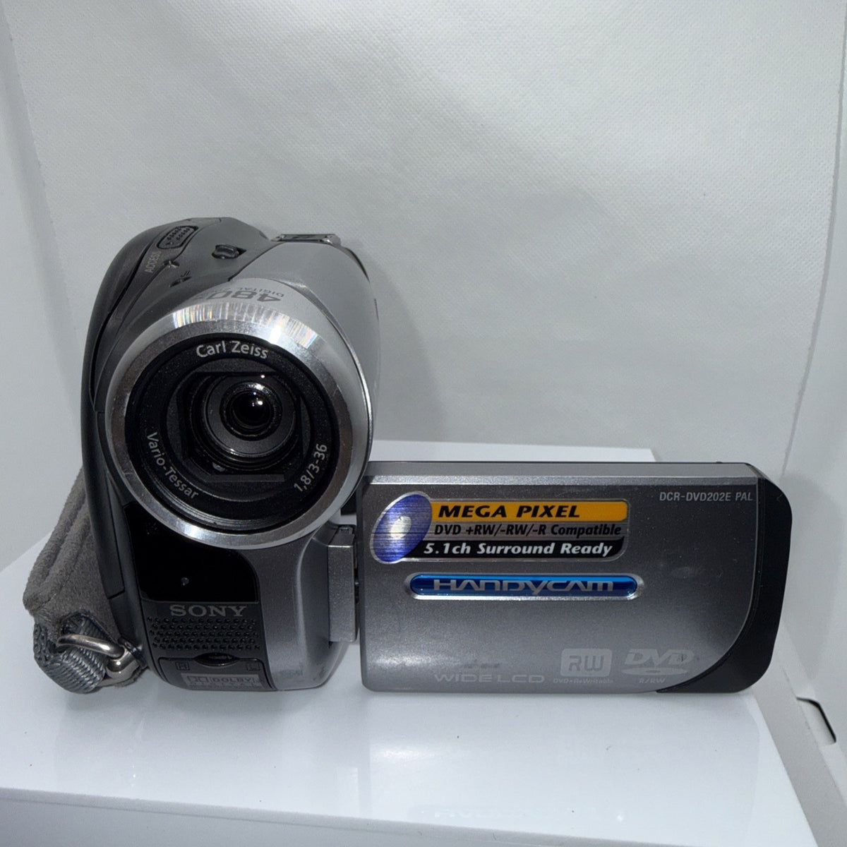 Sony DCR-DVD202E DVD Handycam Tested Working + Battery Charger Video Cable
