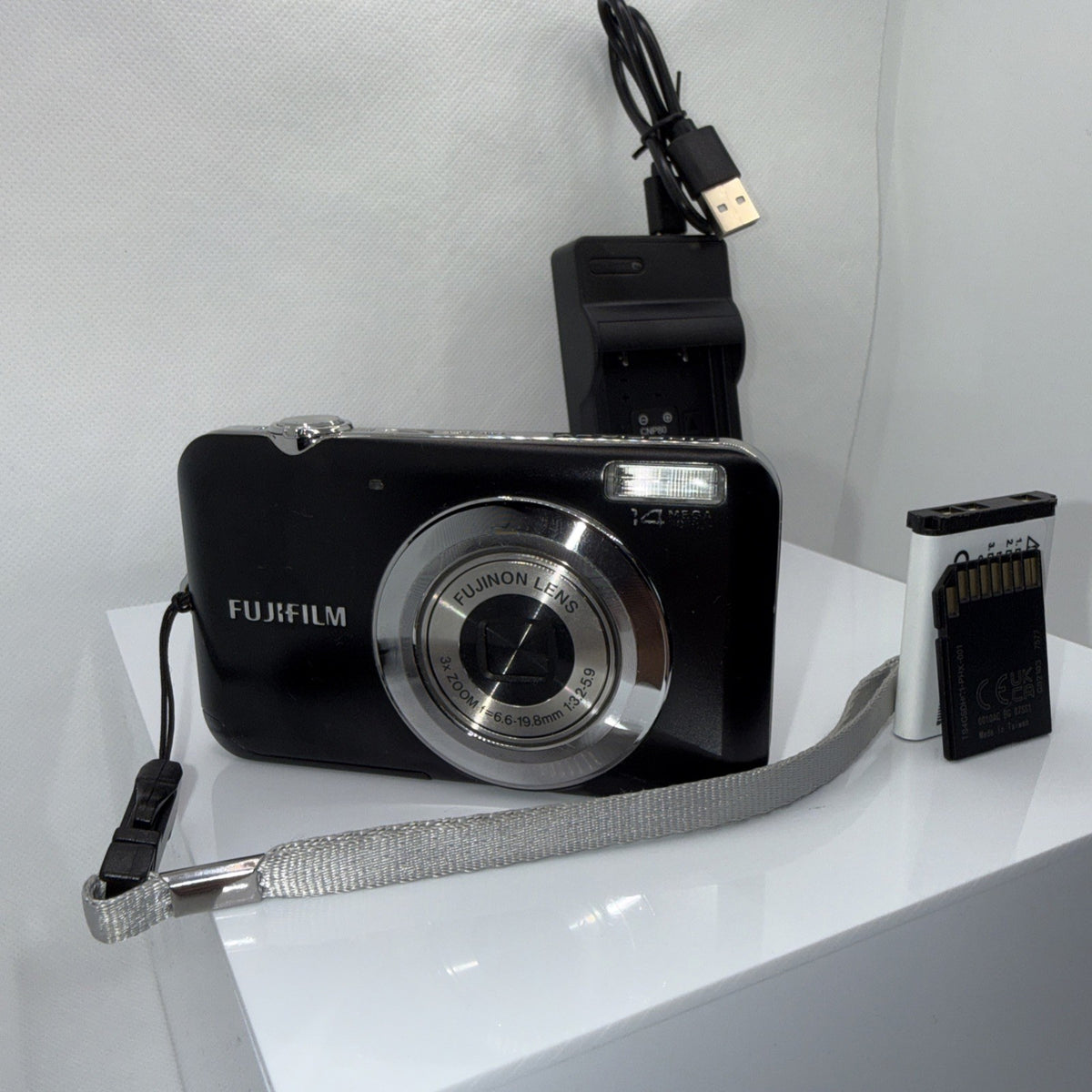 Digital Camera Fujifilm FinePix JV150 14.0MP Black Tested Full Working Set 4GB