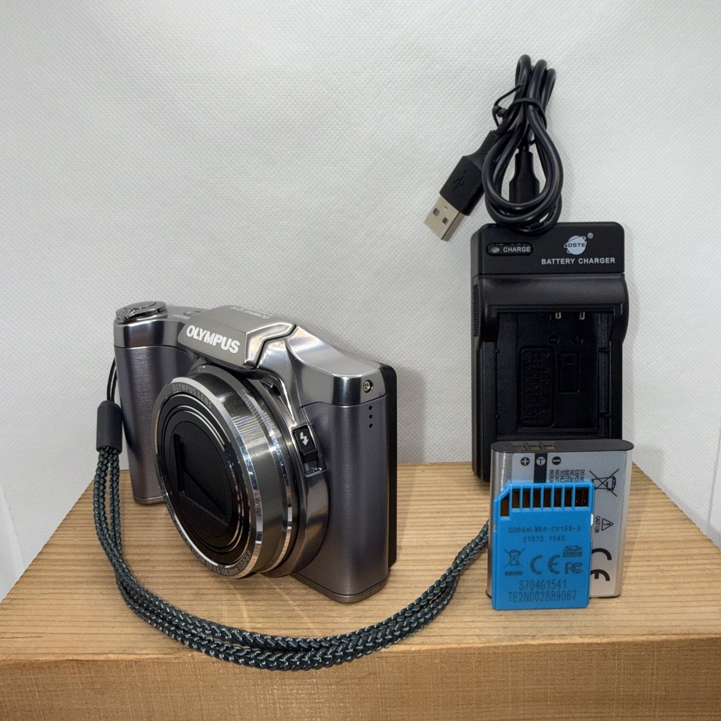 Olympus Stylus SZ-11 14.0MP Digital Camera Tested Plus Charger Battery 4GB SD