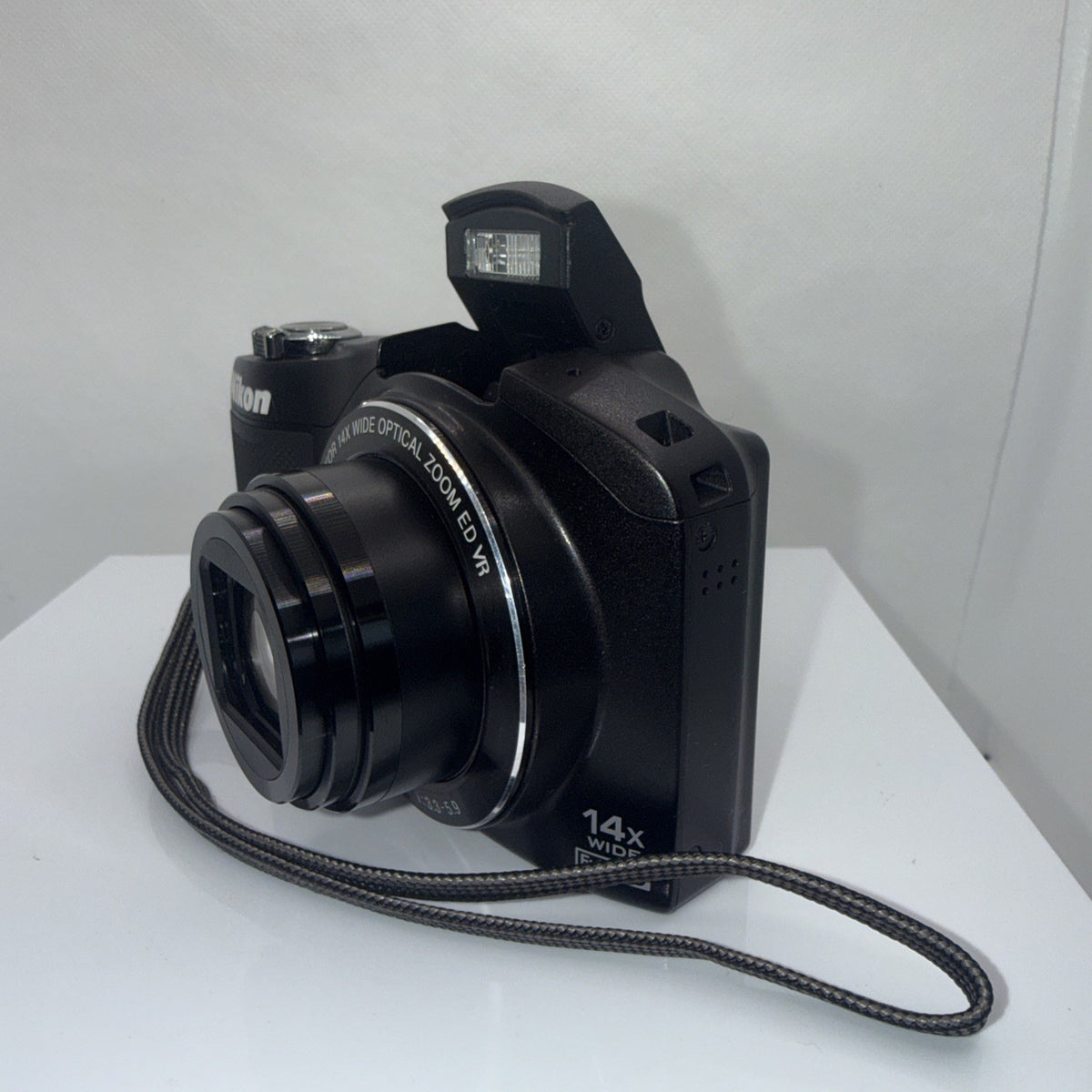 Nikon Coolpix L610 16MP Digital Camera Tested + Batteries Charger Case 16GB VGC