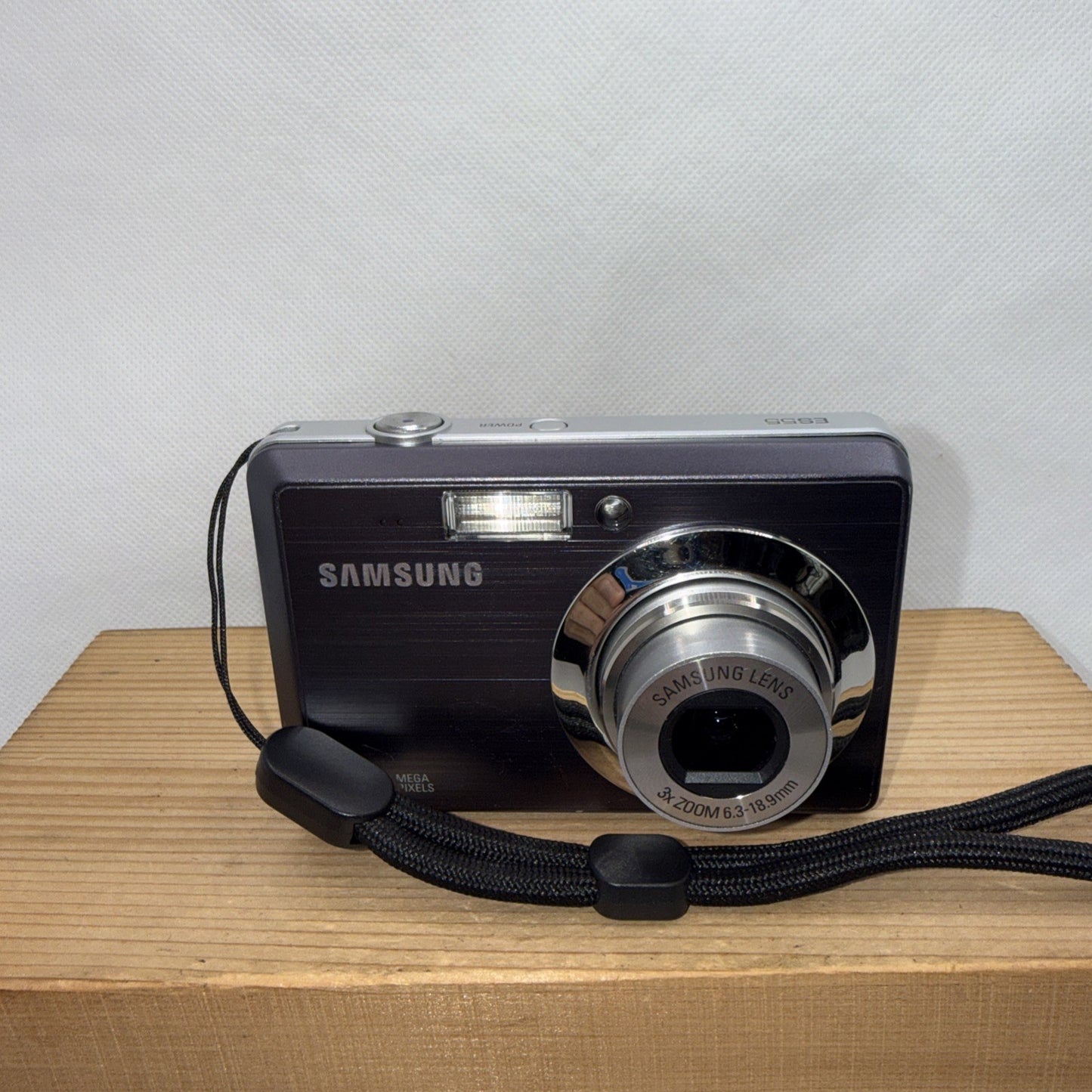 Samsung ES55 10.2MP Digital Camera Working + Charger Battery 4GB SD Card