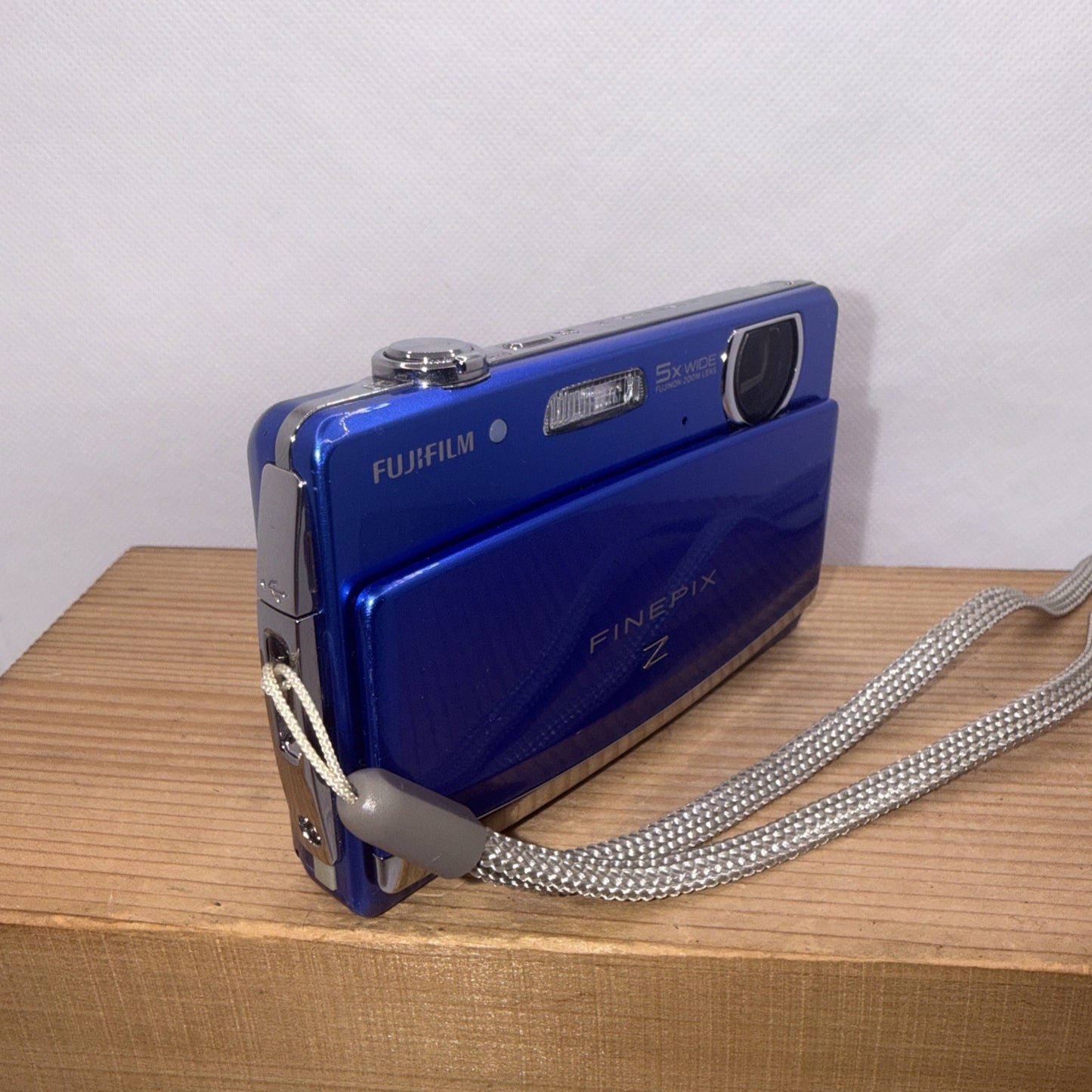Fujifilm FinePix Z90 14MP Digital Camera Tested Plus Charger Battery 4GB SD