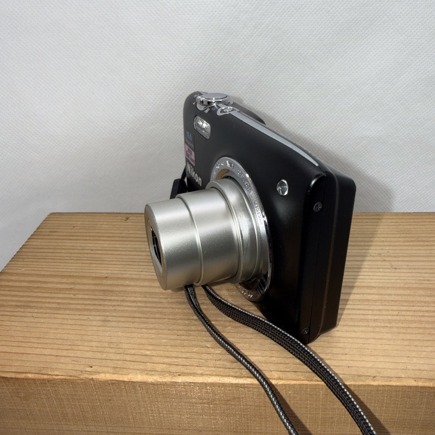 Nikon Coolpix S2700 16MP Digital Camera Tested + Charger Battery 4GB SD Case