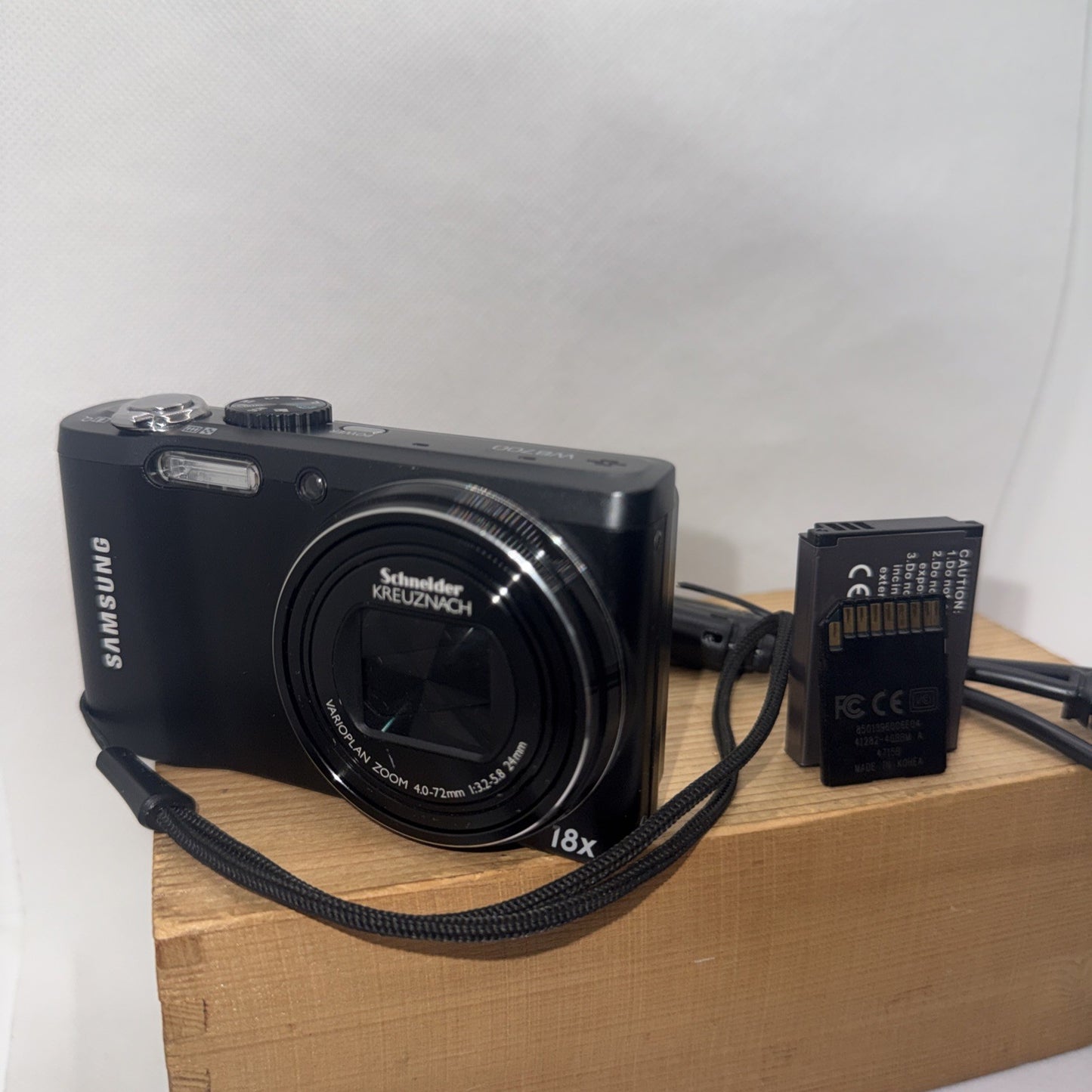 Samsung WB700 14.2MP Digital Camera Tested Working + Charger Battery 4GB SD