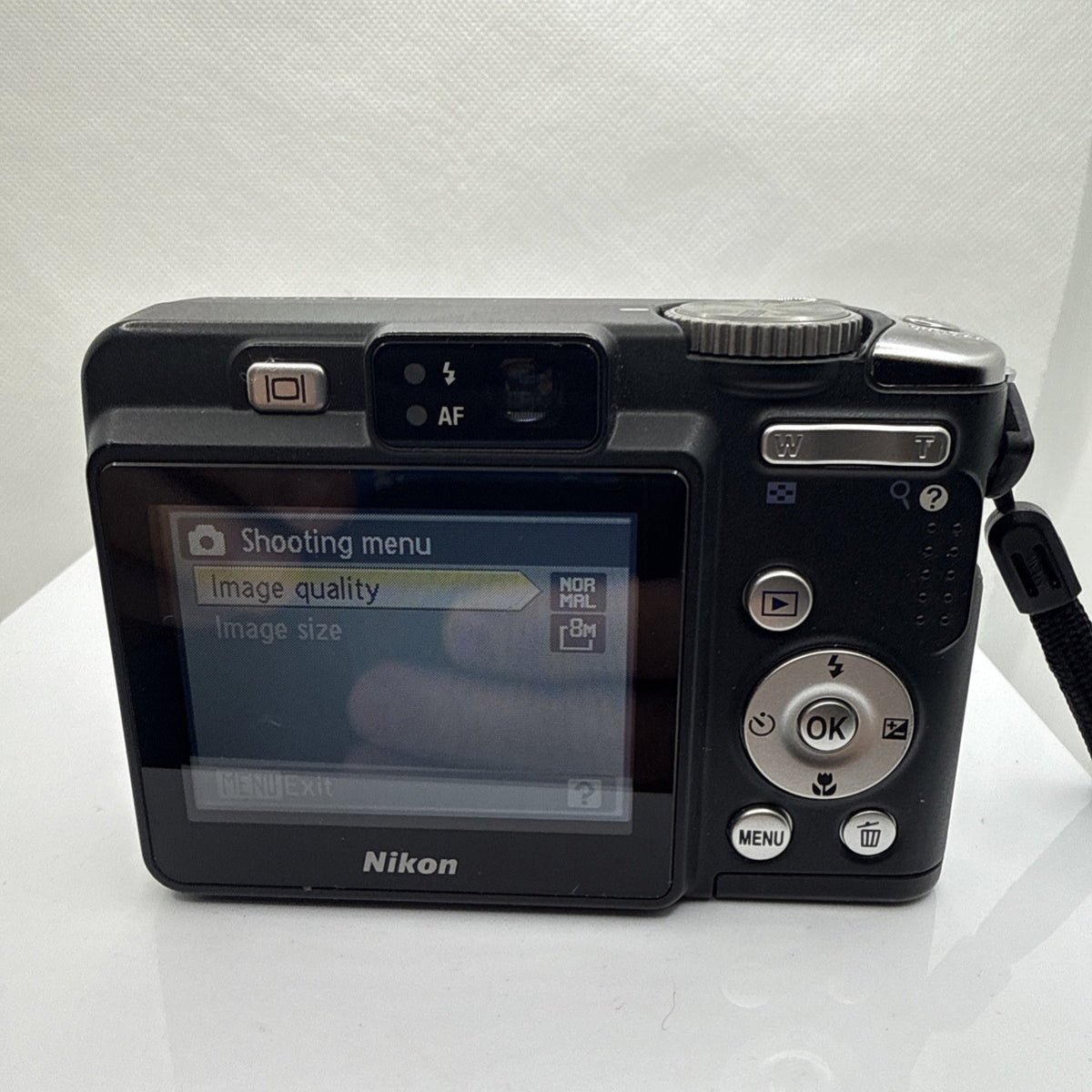 Nikon COOLPIX P50 Digital Camera 8.1MP Tested Boxed + Charger Batteries 4GB VGC