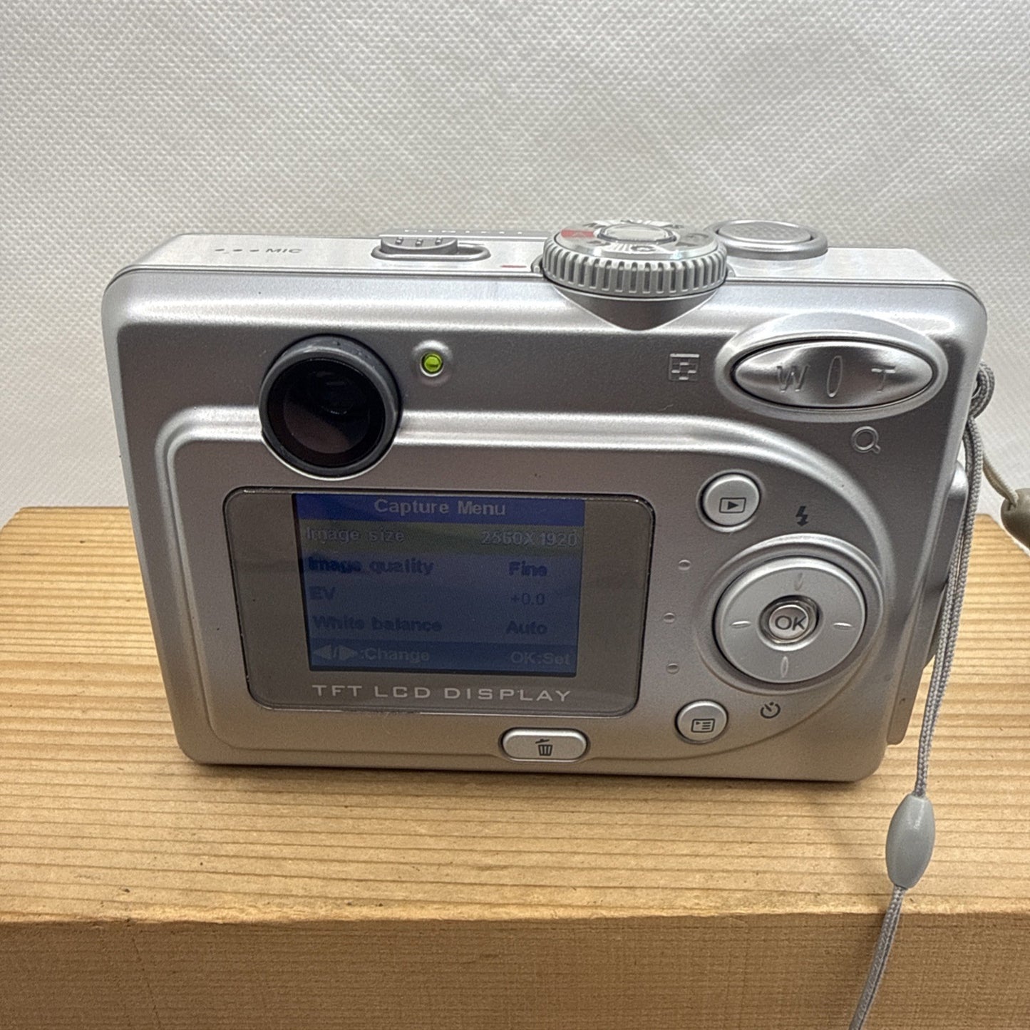 Vivitar Digital Camera Vivicam 3935 5.0MP Silver Tested Plus 1GB SD Memory Card
