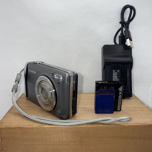 Fujifilm FinePix F40fd 8.3MP Digital Camera Tested *Minor screen issue + Bundle