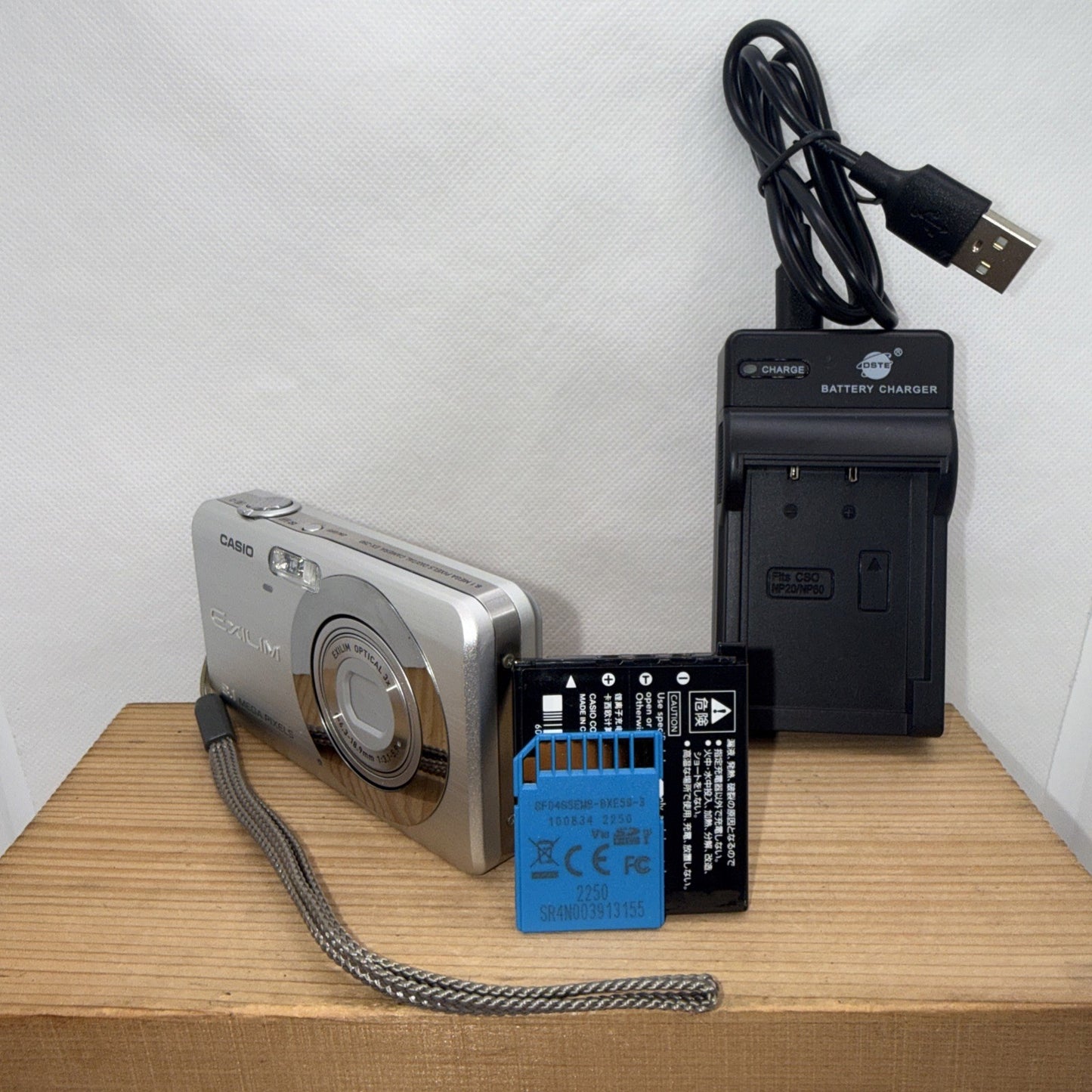 CASIO Exilim EX-Z80 Digital Camera 8.1MP Tested Working + Charger Battery 4GB SD