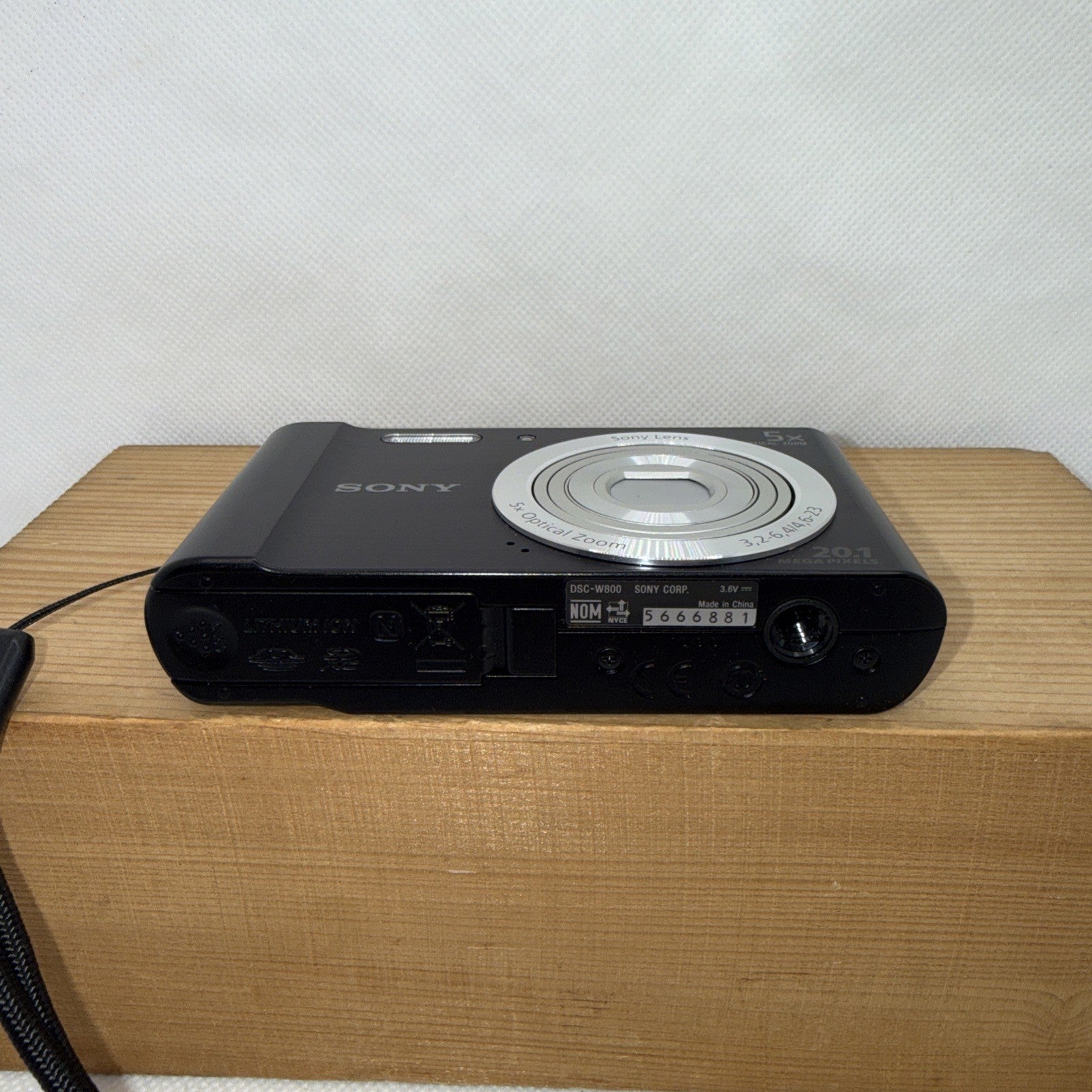 Sony Cyber-shot DSC-W800 20.1MP Digital Camera Tested + Charger Battery 16GB SD8