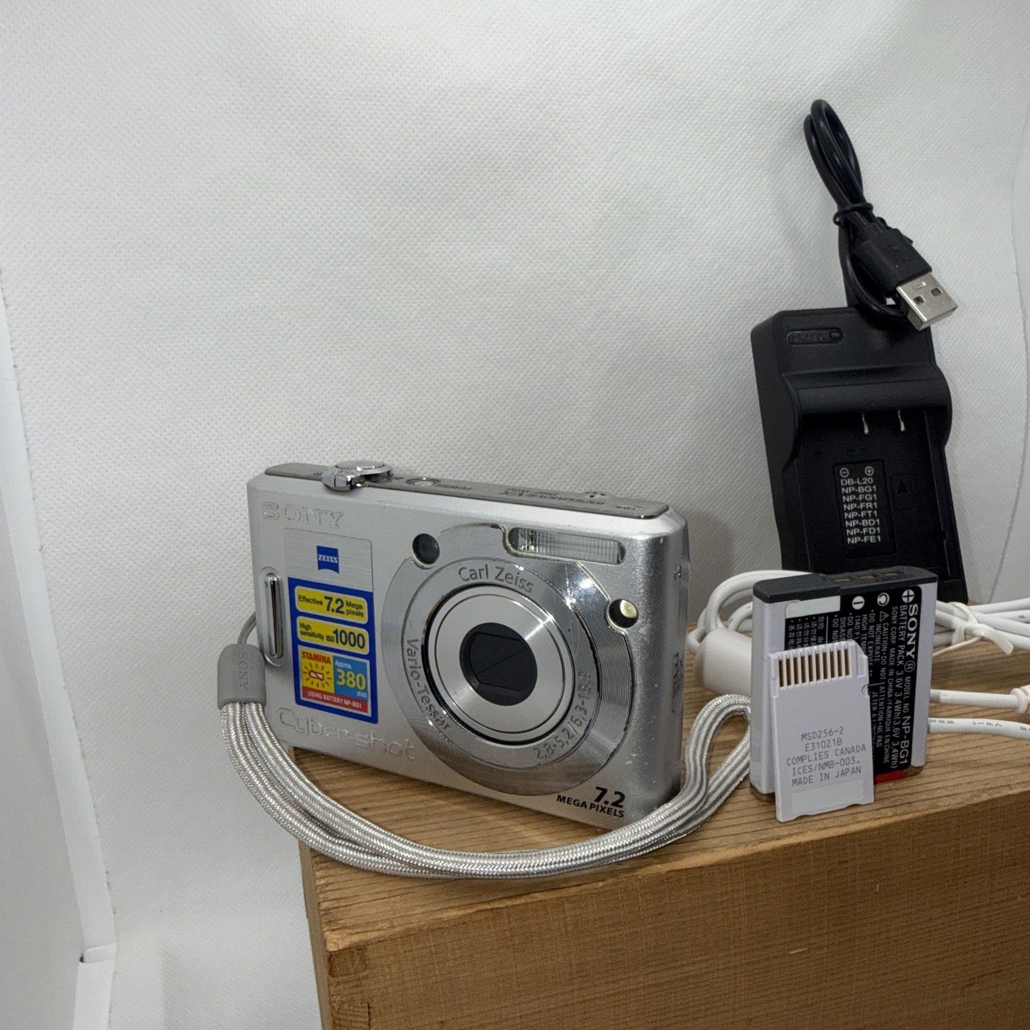 Sony Cyber-shot DSC-W35 7.2MP Dogital Camera Tested + Charger Battery Memory