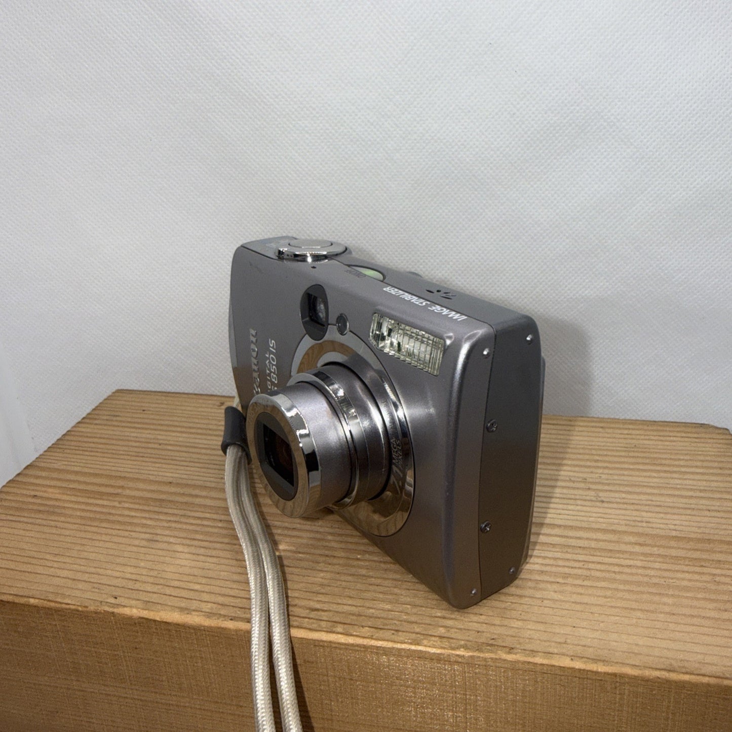 Canon IXUS 850 IS 7.1 MP Digital Camera Tested Working + Charger Battery 4GB SD