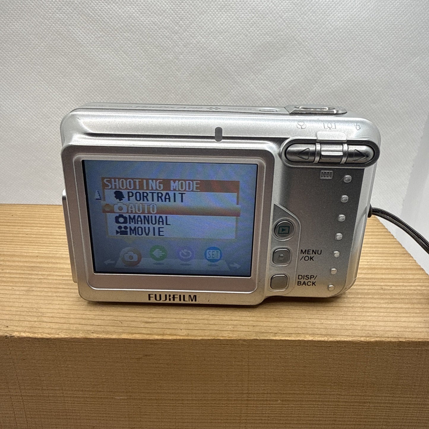Fujifilm  FinePix A700 Digital Camera 7.3MP Tested + 256MB XD Card USB USB Cable