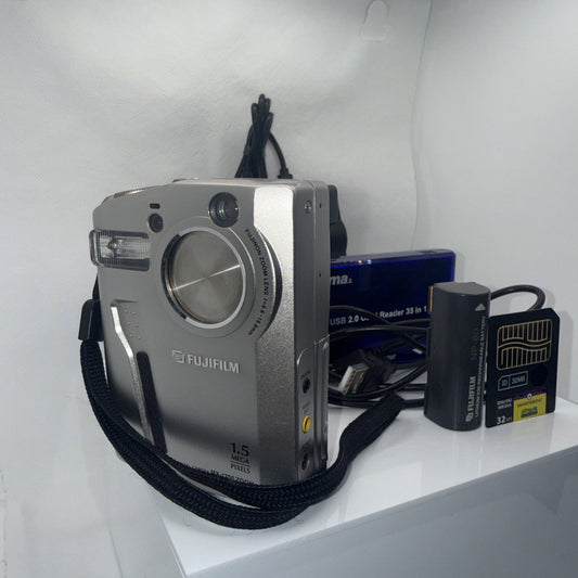 FujiFilm MX-1700 CCD 1.5MP L Digital Camera Tested + Charger Battery Memory