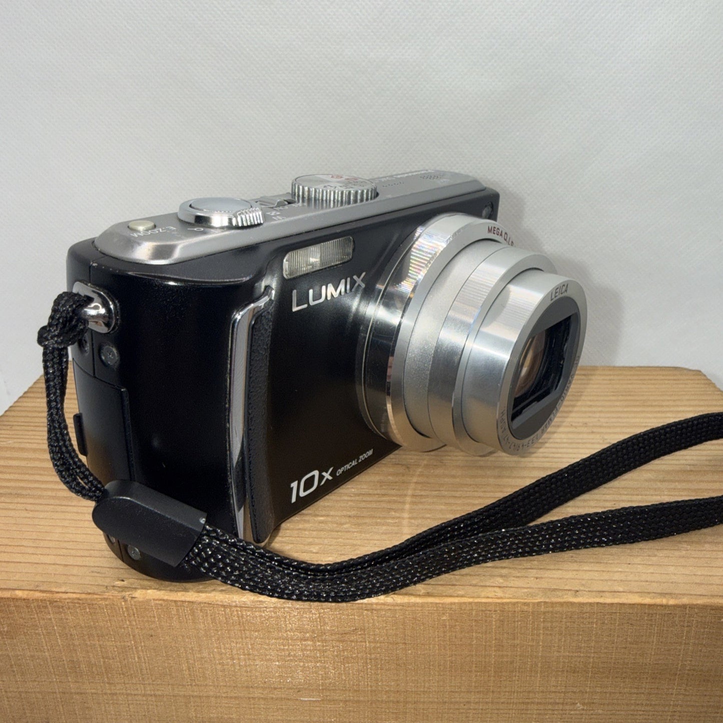 Panasonic LUMIX DMC-TZ5 9MP Digital Camera Tested + Charger Battery 16GB SD