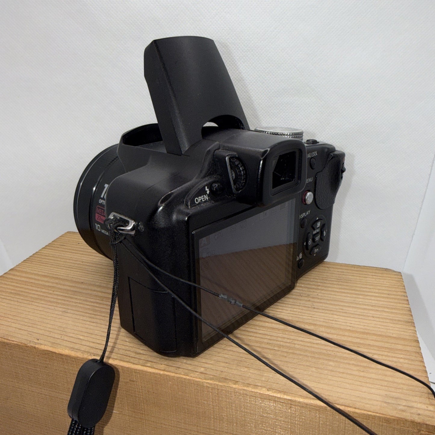 Panasonic Lumix DMC-FZ28 10MP Digital Bridge Camera Tested + Charger Battery 4GB